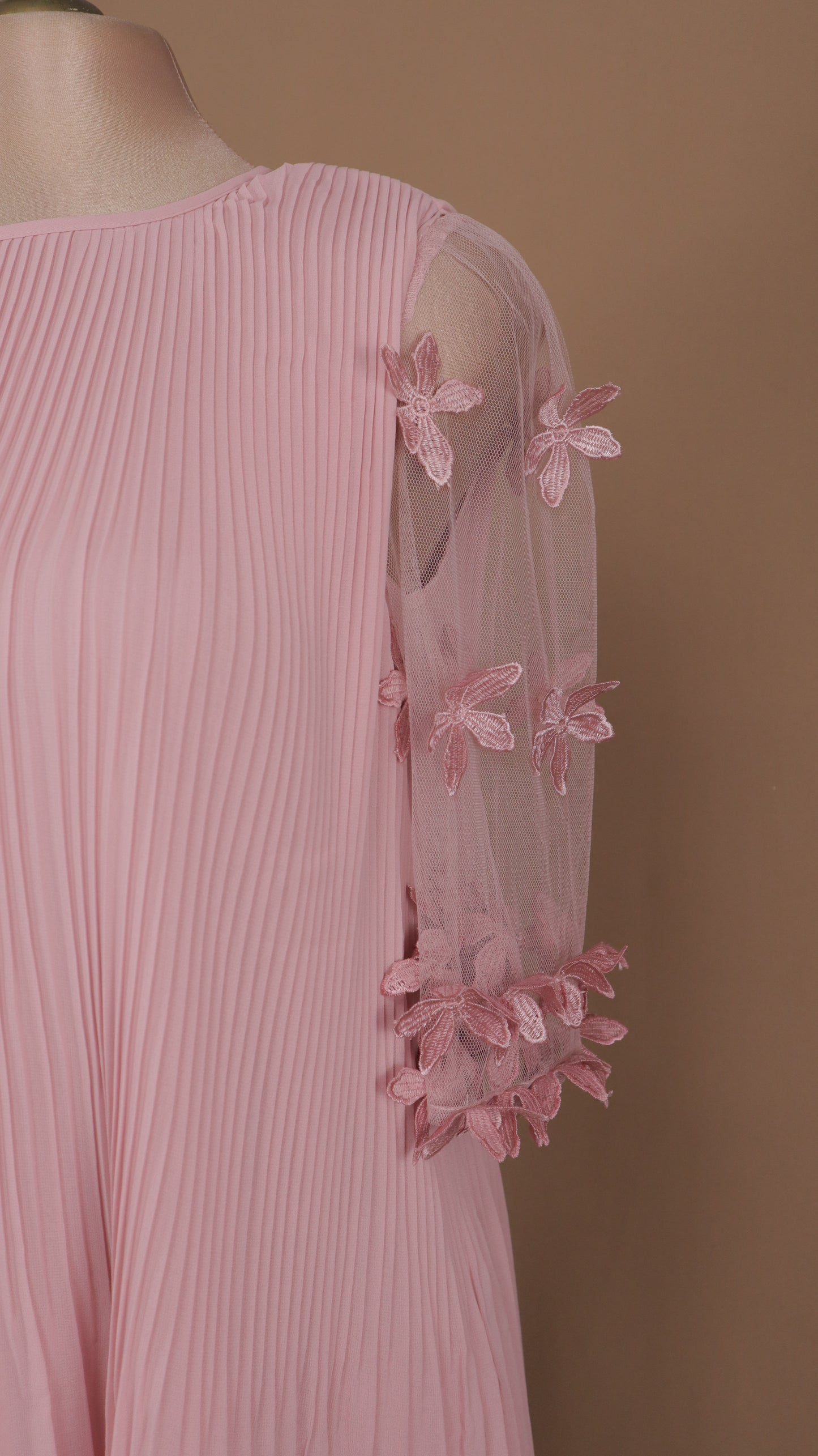 Vestido corto manga larga con mariposas