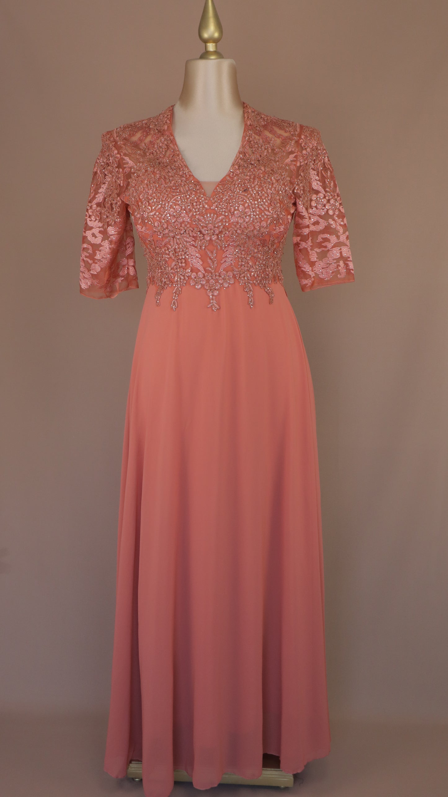 Vestido largo talla extra manga 3/4 con pedreria