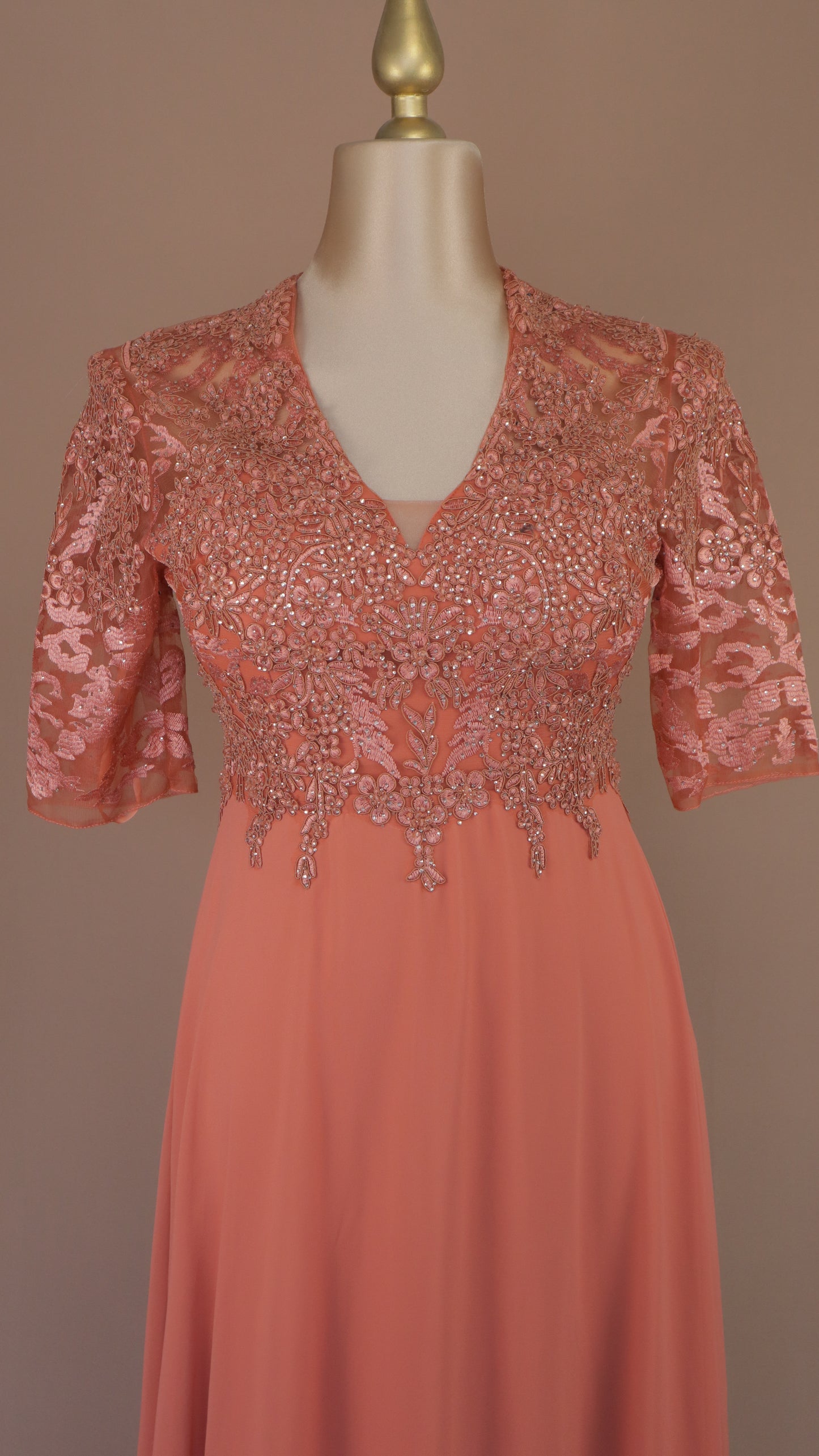 Vestido largo talla extra manga 3/4 con pedreria