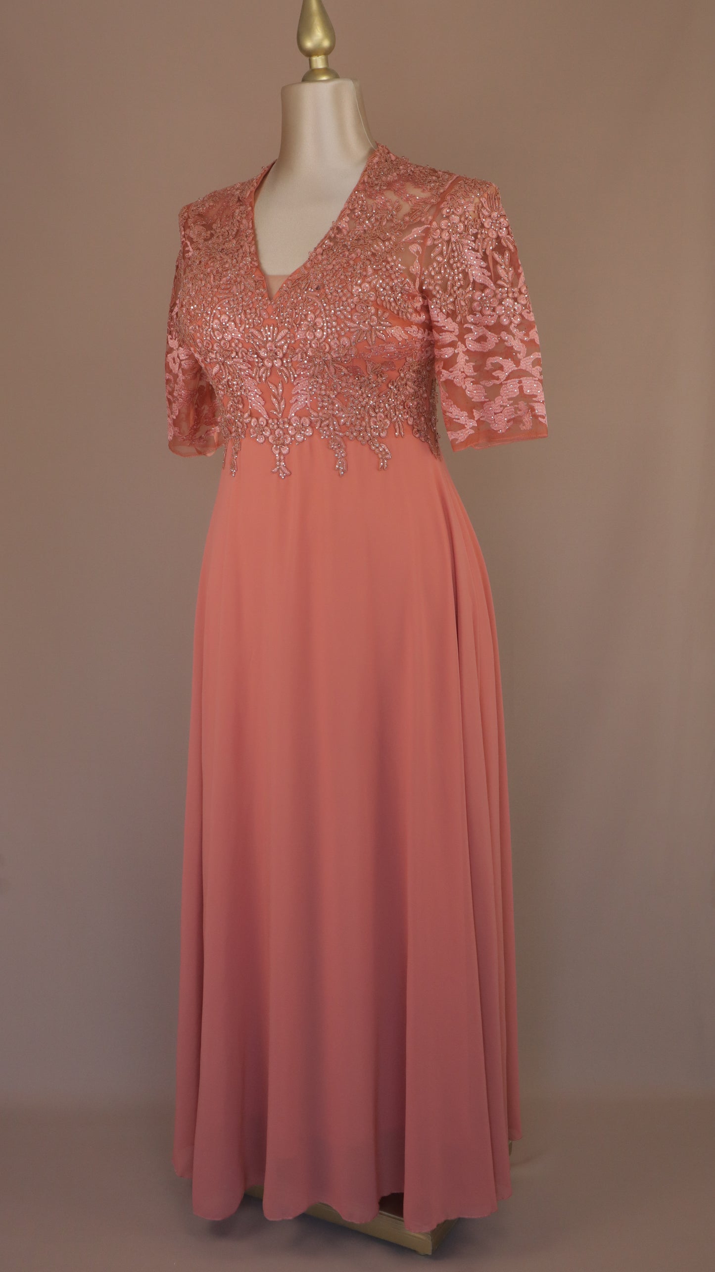 Vestido largo talla extra manga 3/4 con pedreria