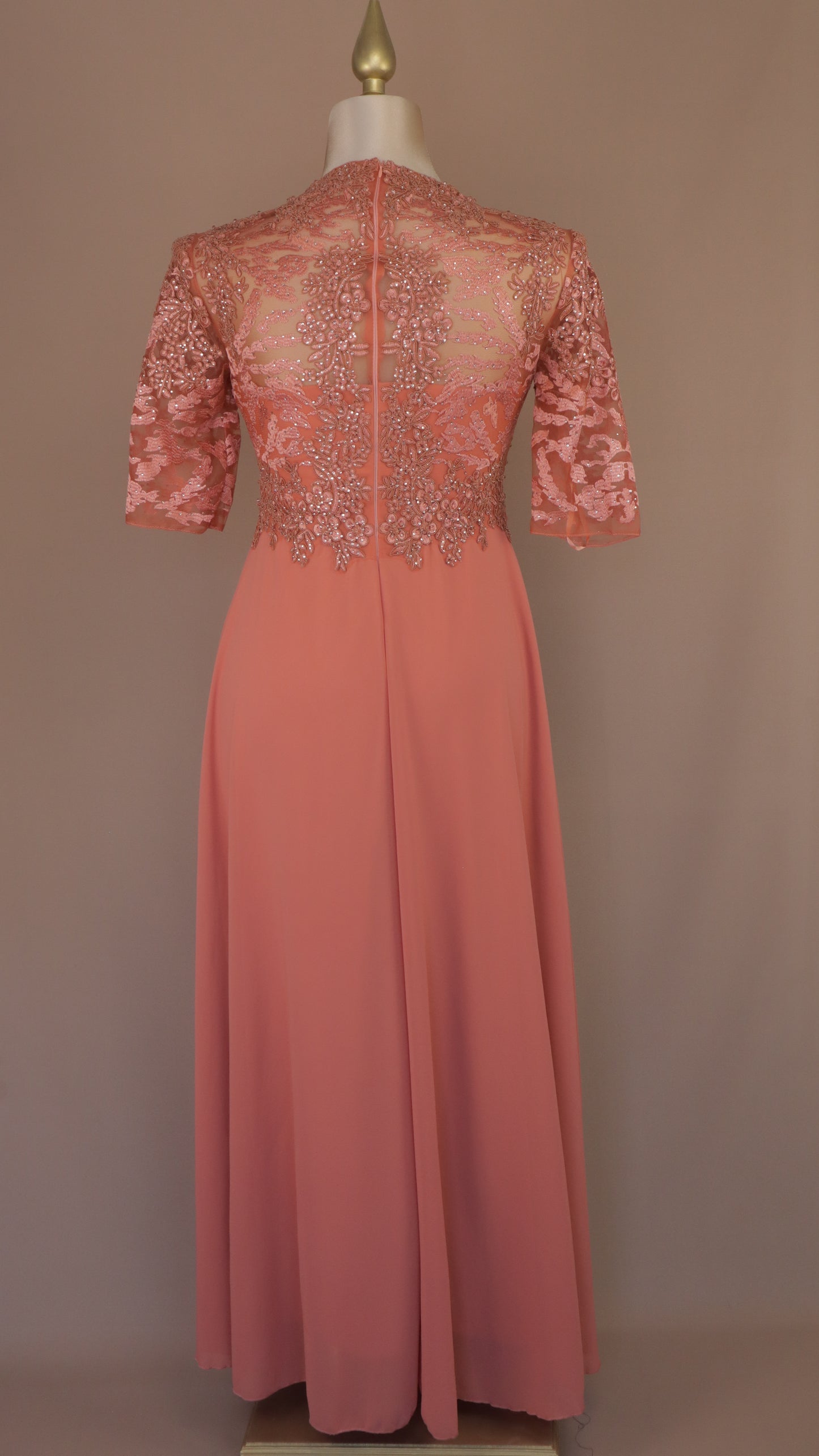Vestido largo talla extra manga 3/4 con pedreria