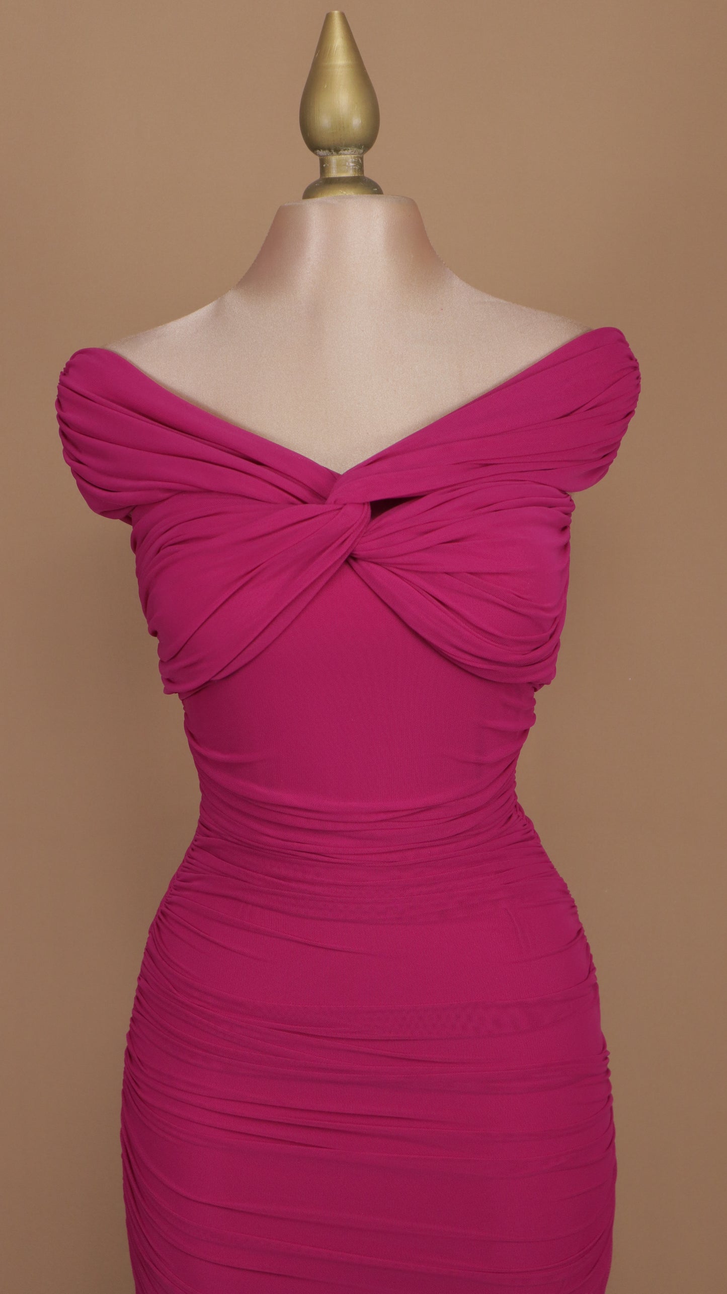 Vestido midi corrugado al hombro