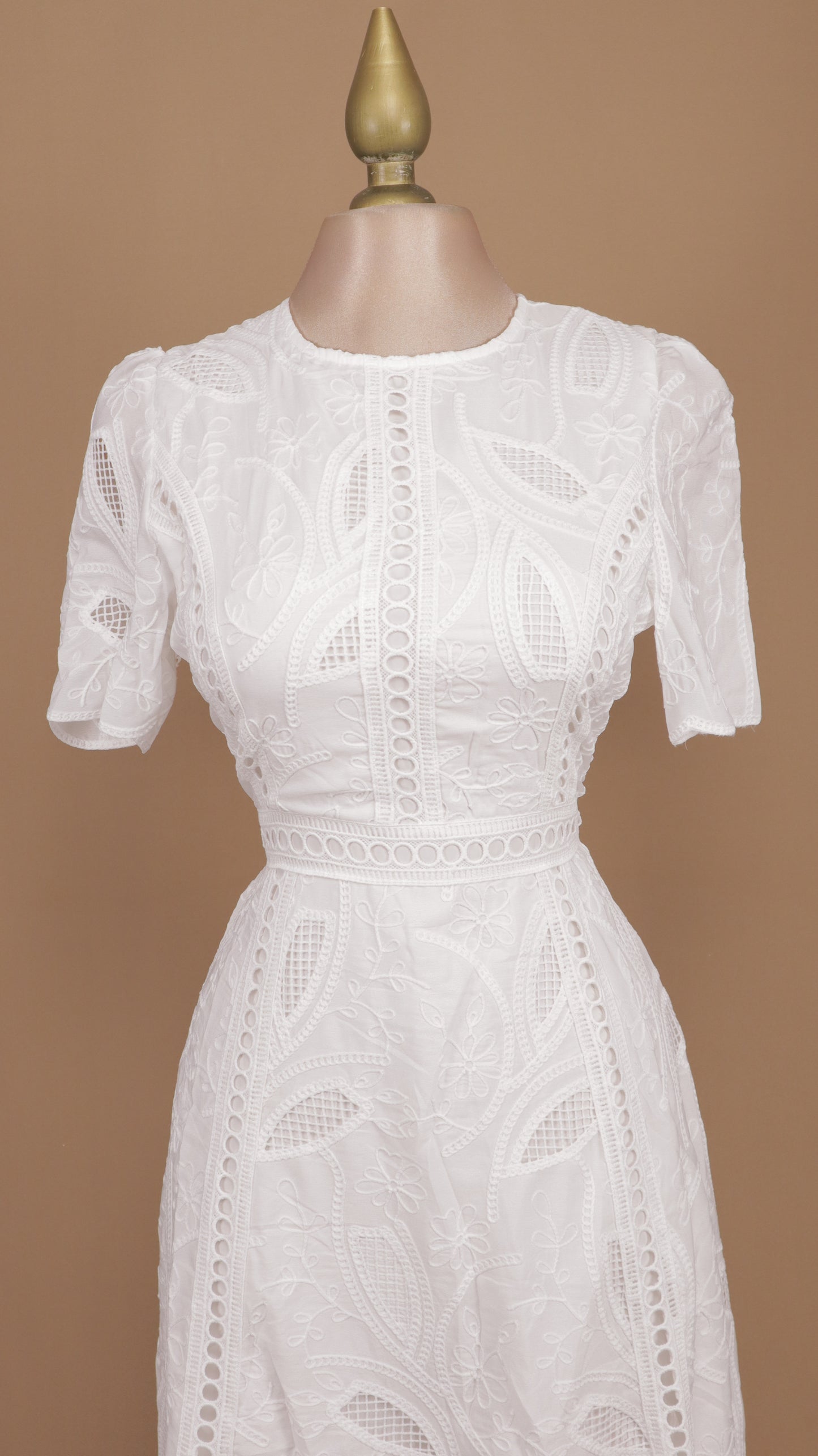 Vestido midi con manga y tipo bordado