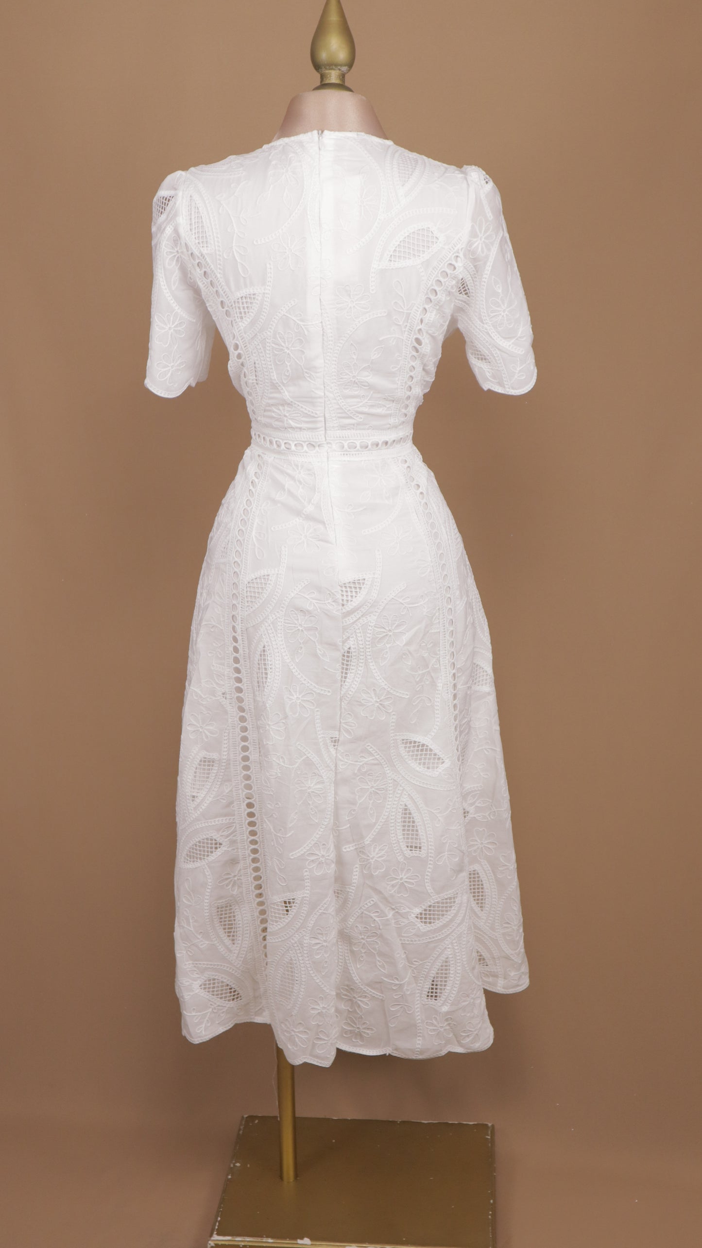 Vestido midi con manga y tipo bordado