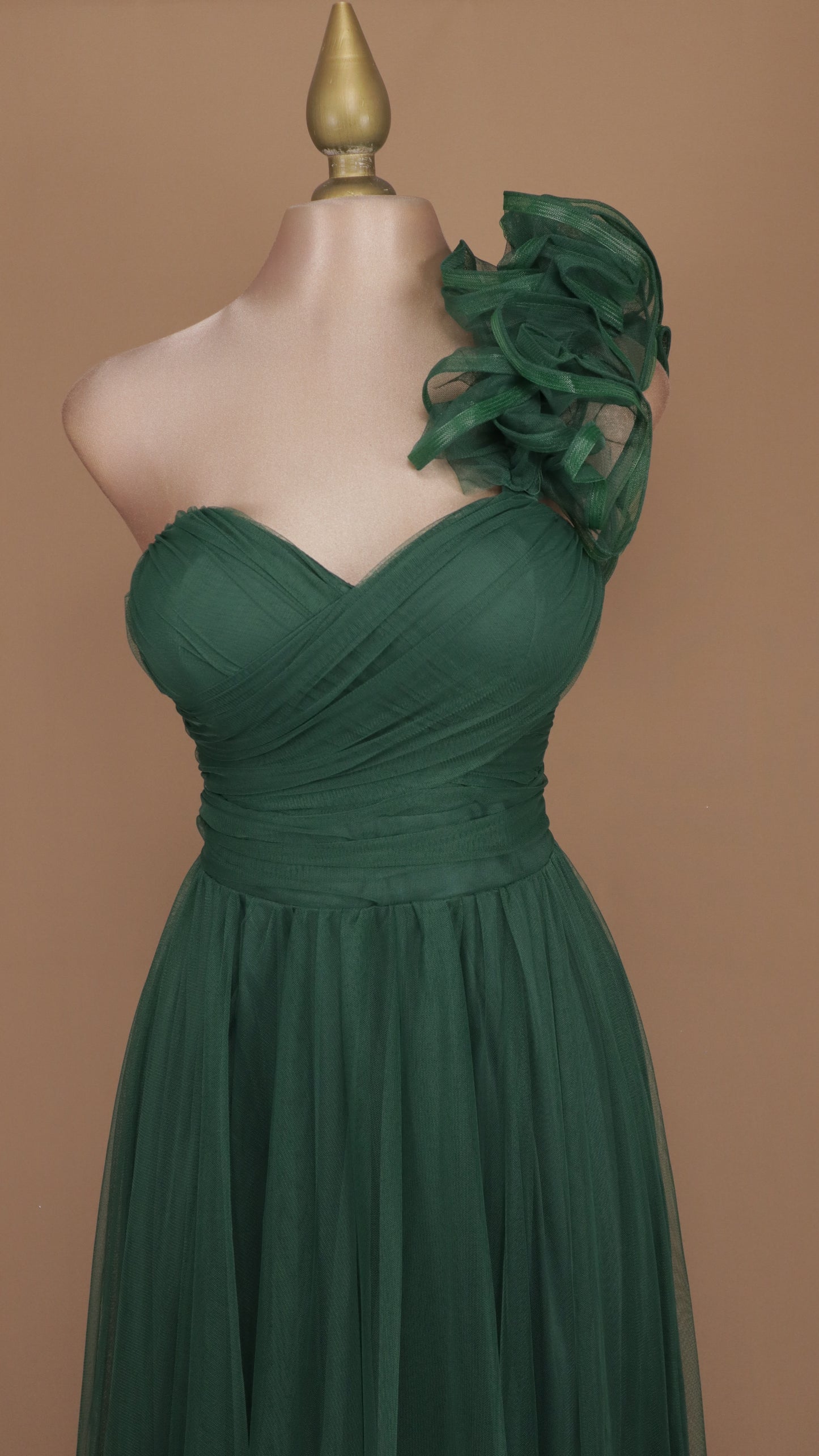 Vestido largo de tul con escote corazón