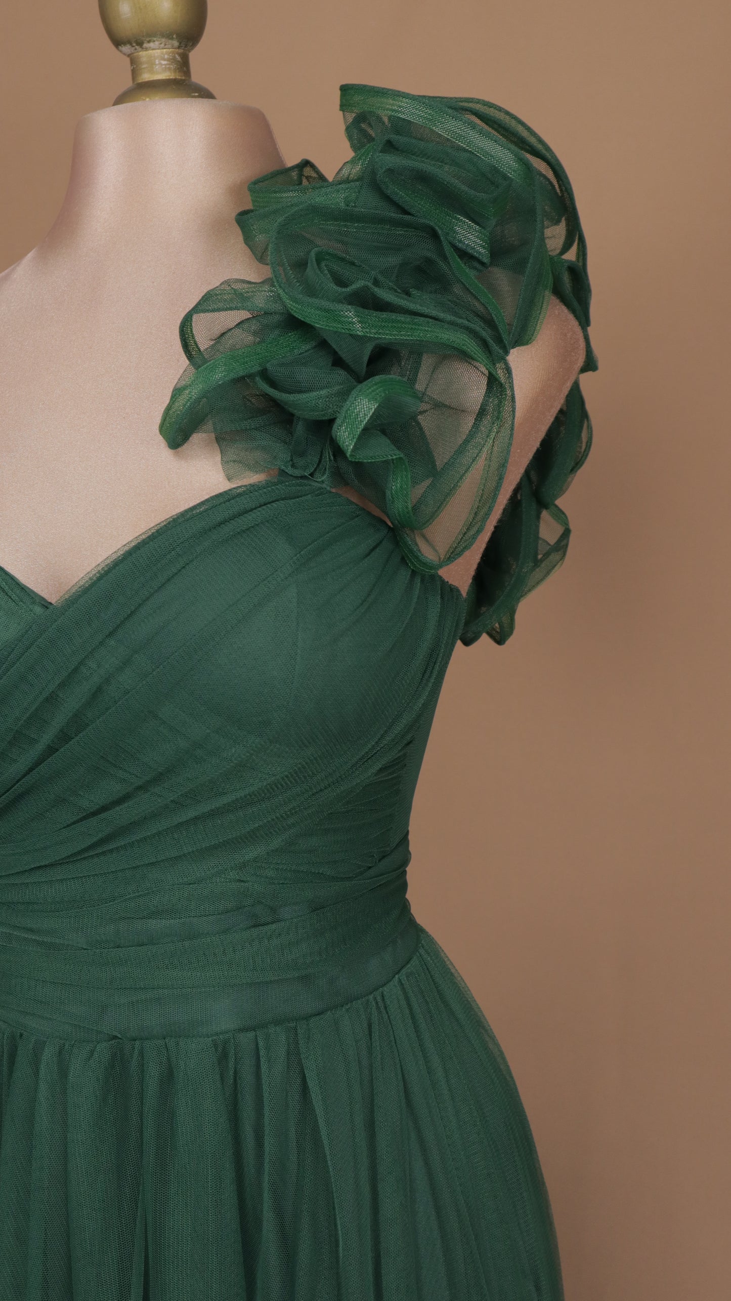 Vestido largo de tul con escote corazón