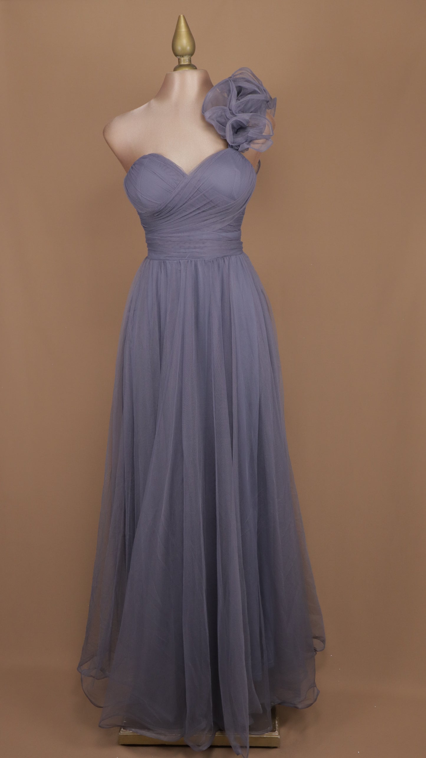 Vestido largo de tul con escote corazón