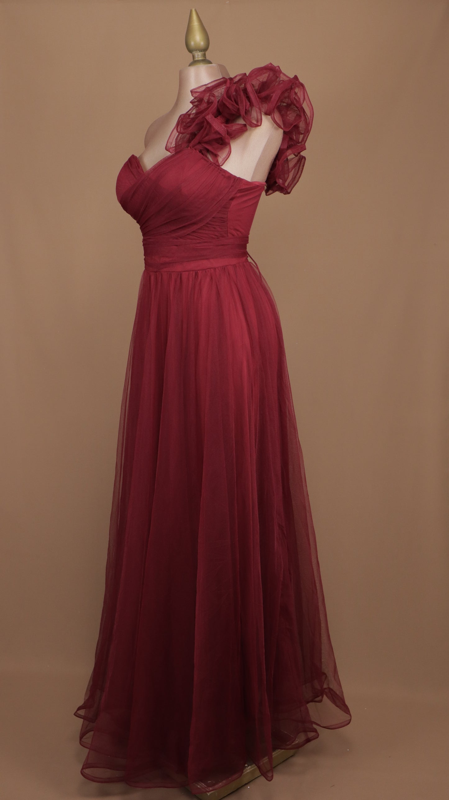 Vestido largo de tul con escote corazón