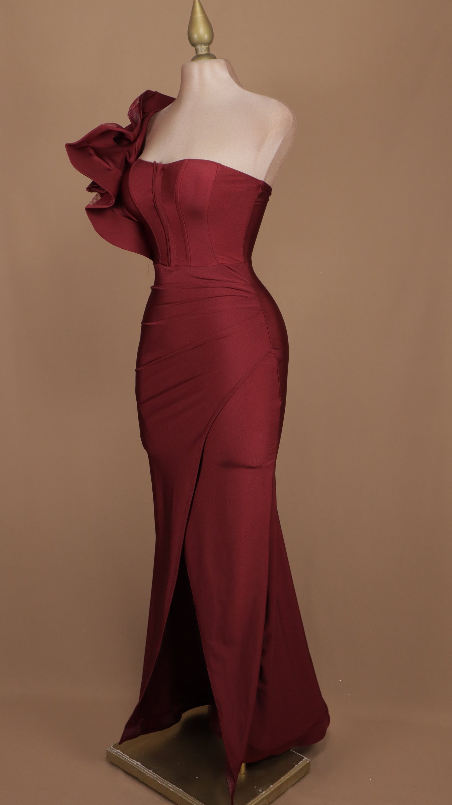 Vestido largo con escarola