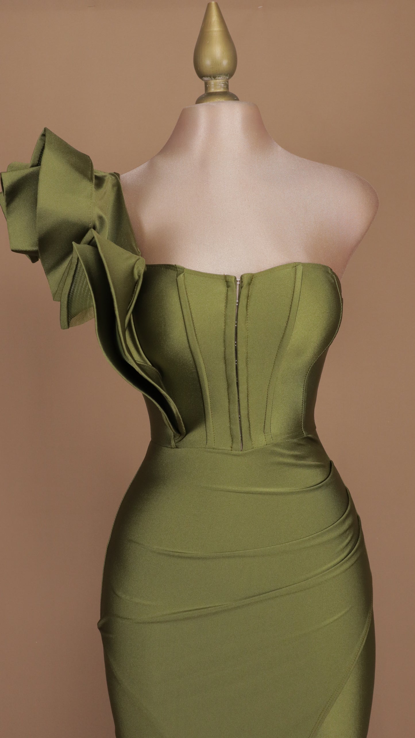 Vestido largo con escarola