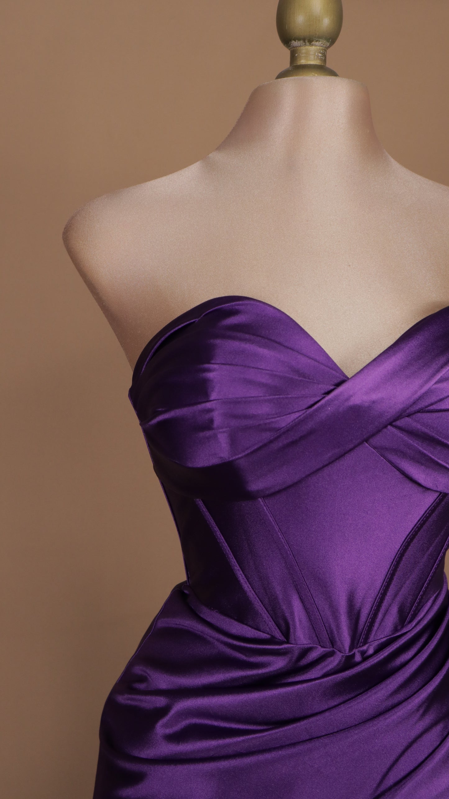 Vestido estraple con corset