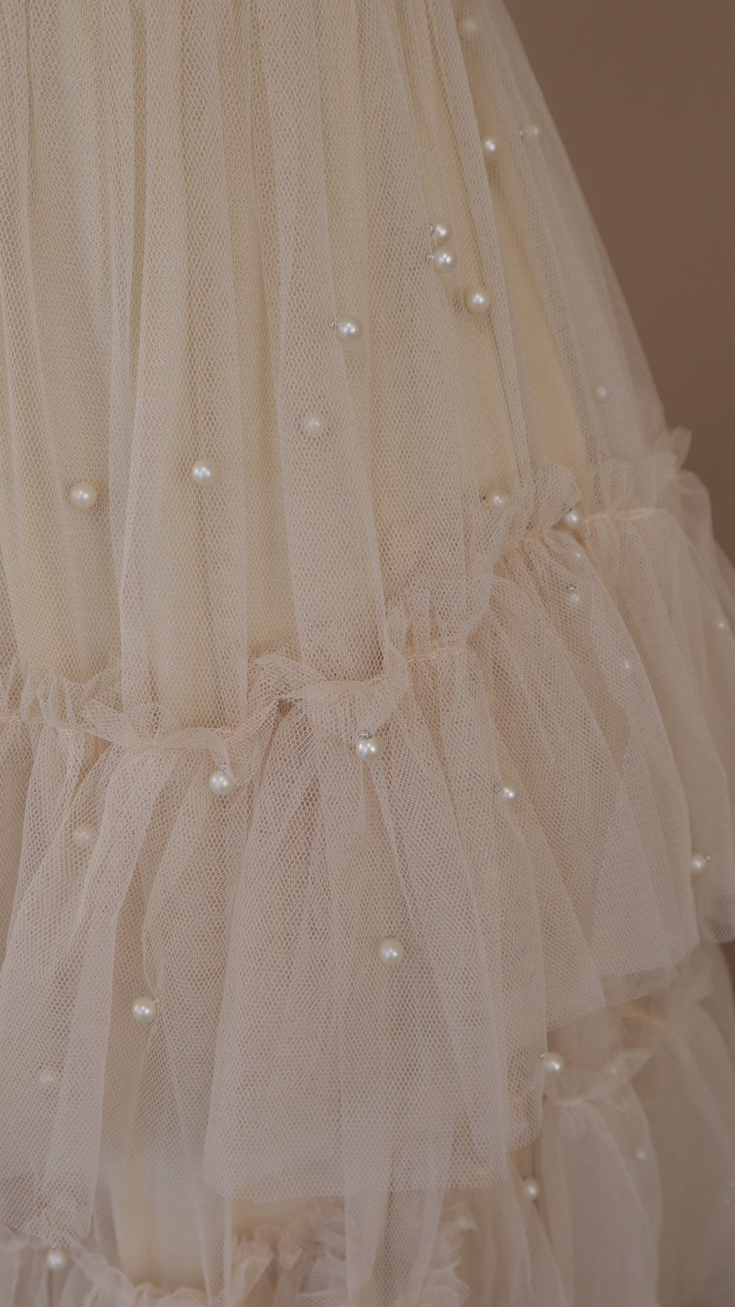 Vestido largo de tul con perlas