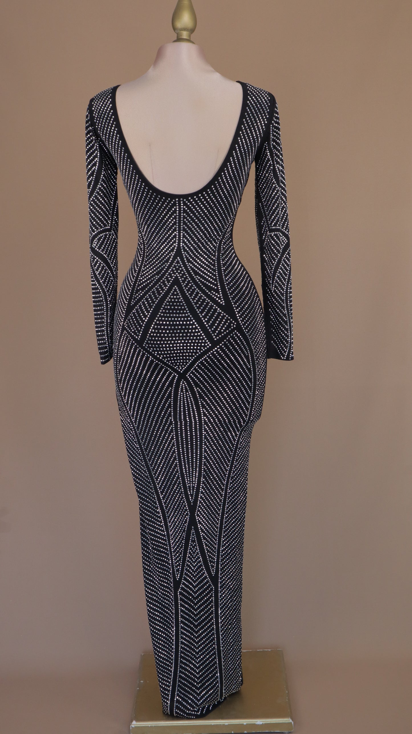 Vestido manga larga con estoperol plata