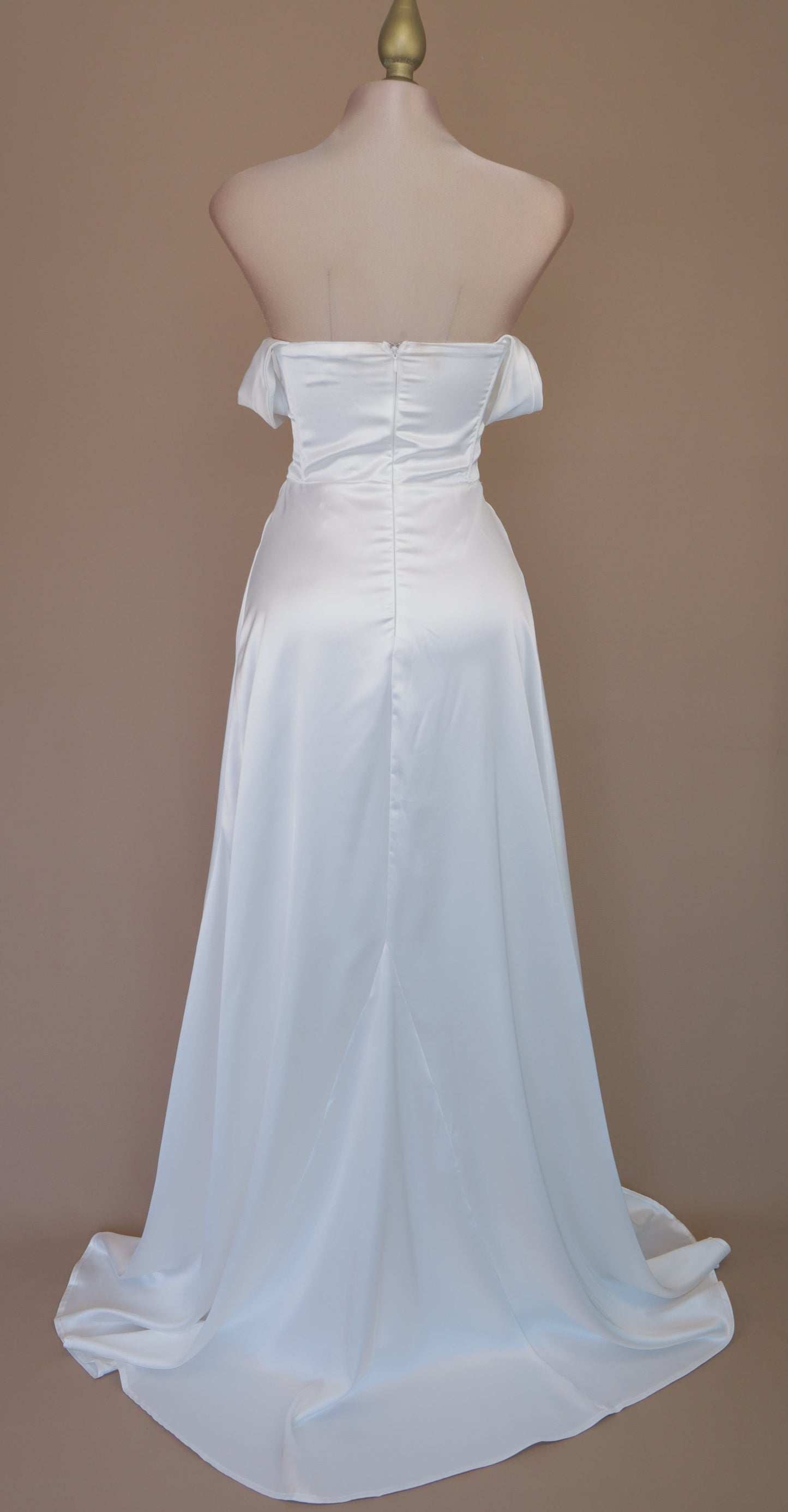 Vestido línea A con abertura en pierna