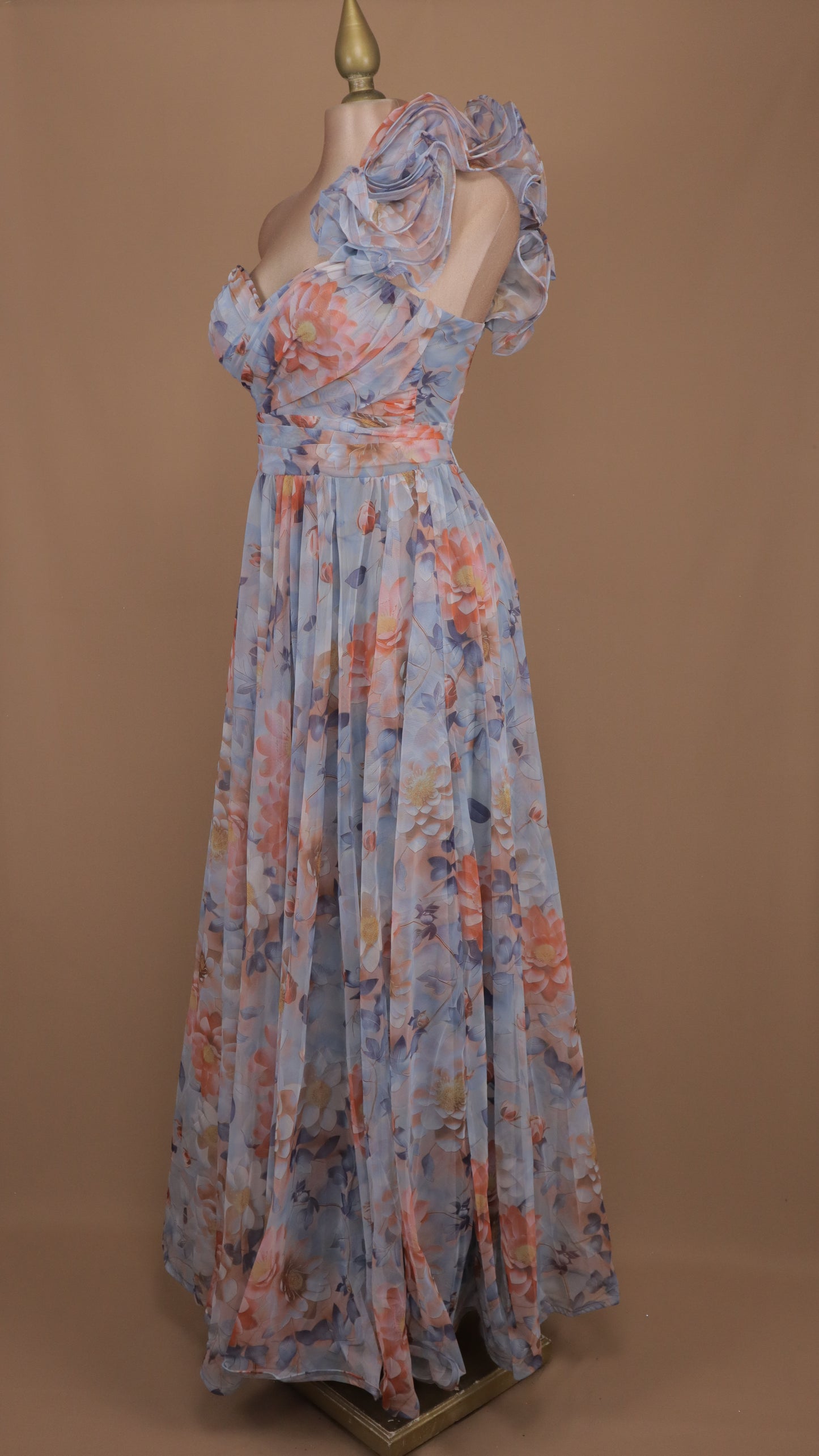 Vestido largo estampado con escarola en hombro