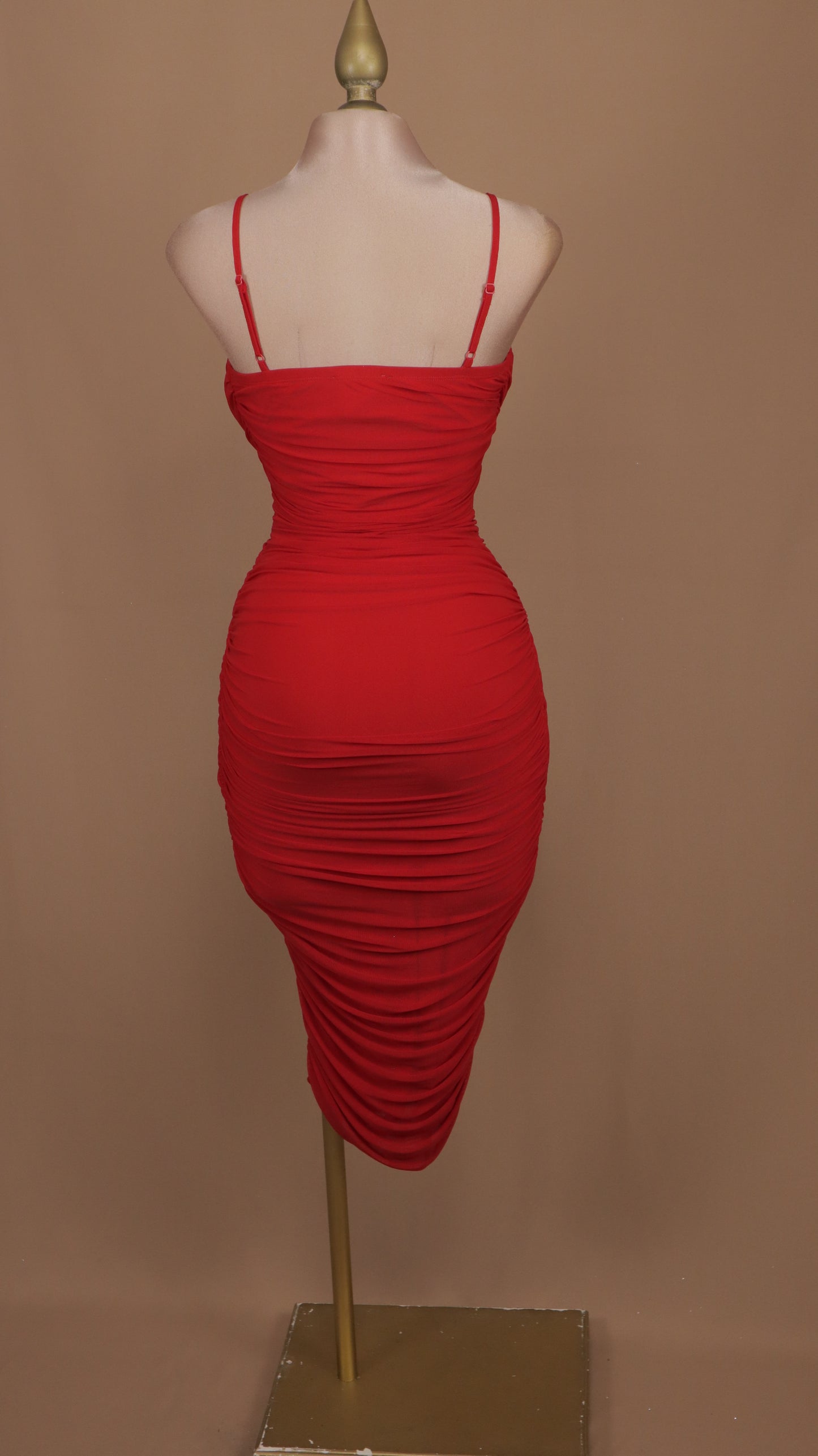 Vestido midi ajustado de tirante y escote en V