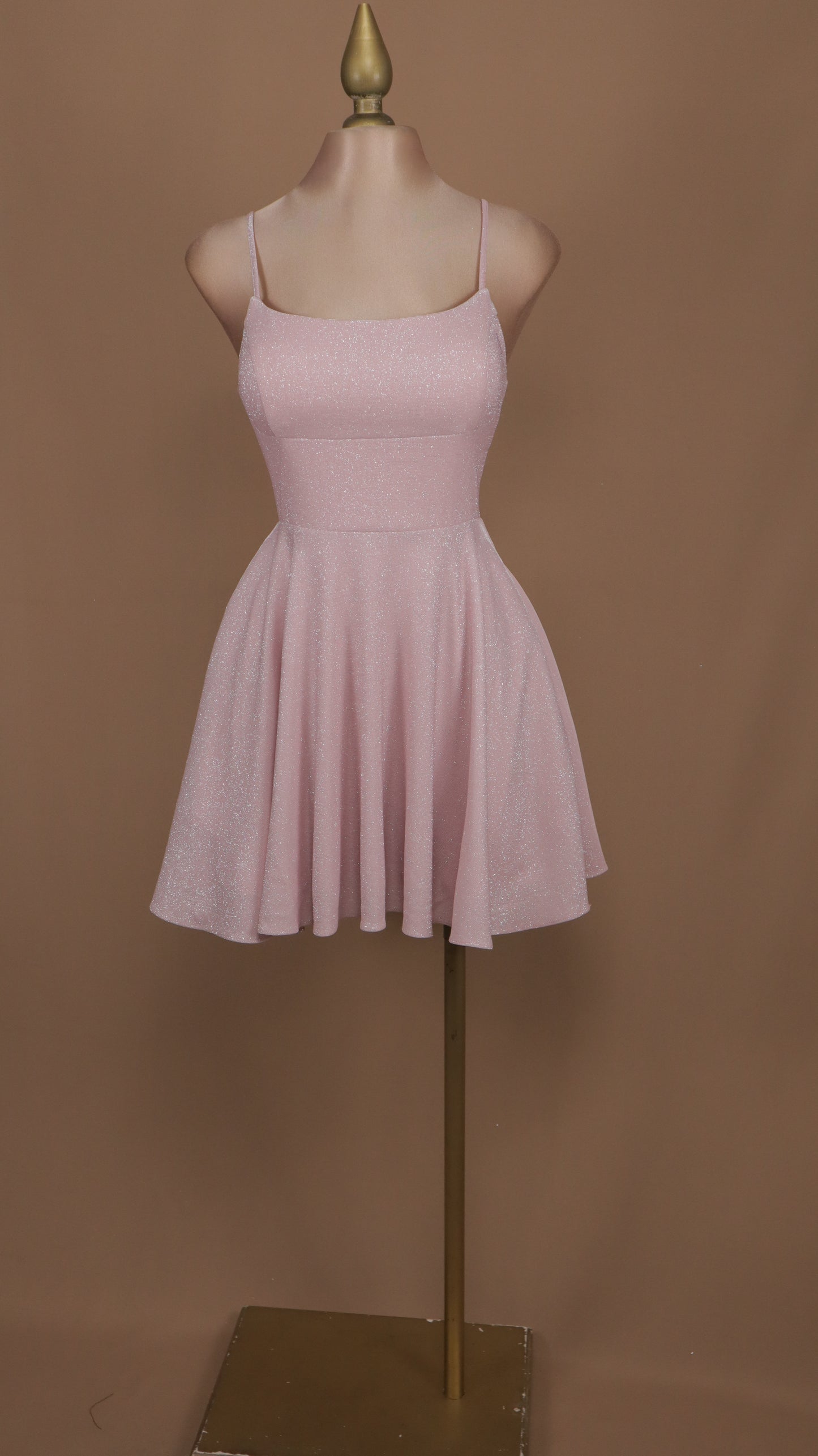 Vestido corto con falda circular