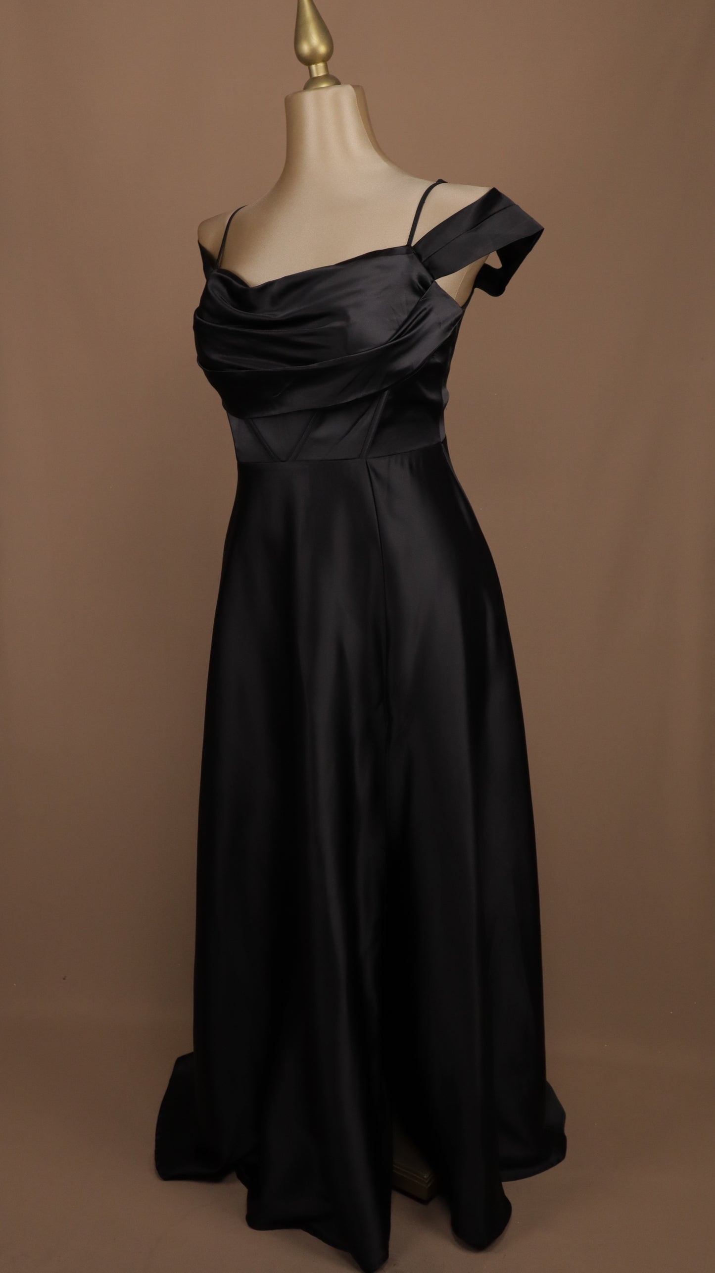 Vestido largo talla extra al hombro con abertura en pierna
