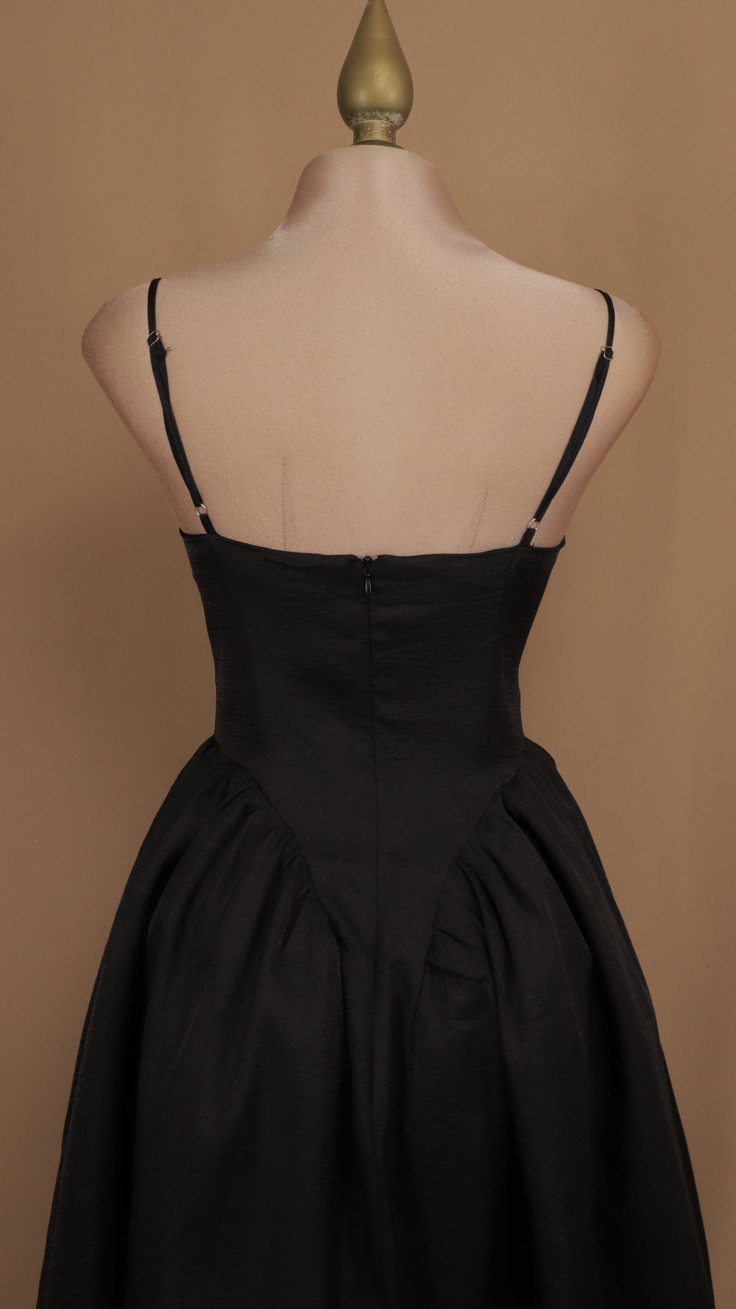 Vestido midi corte princesa