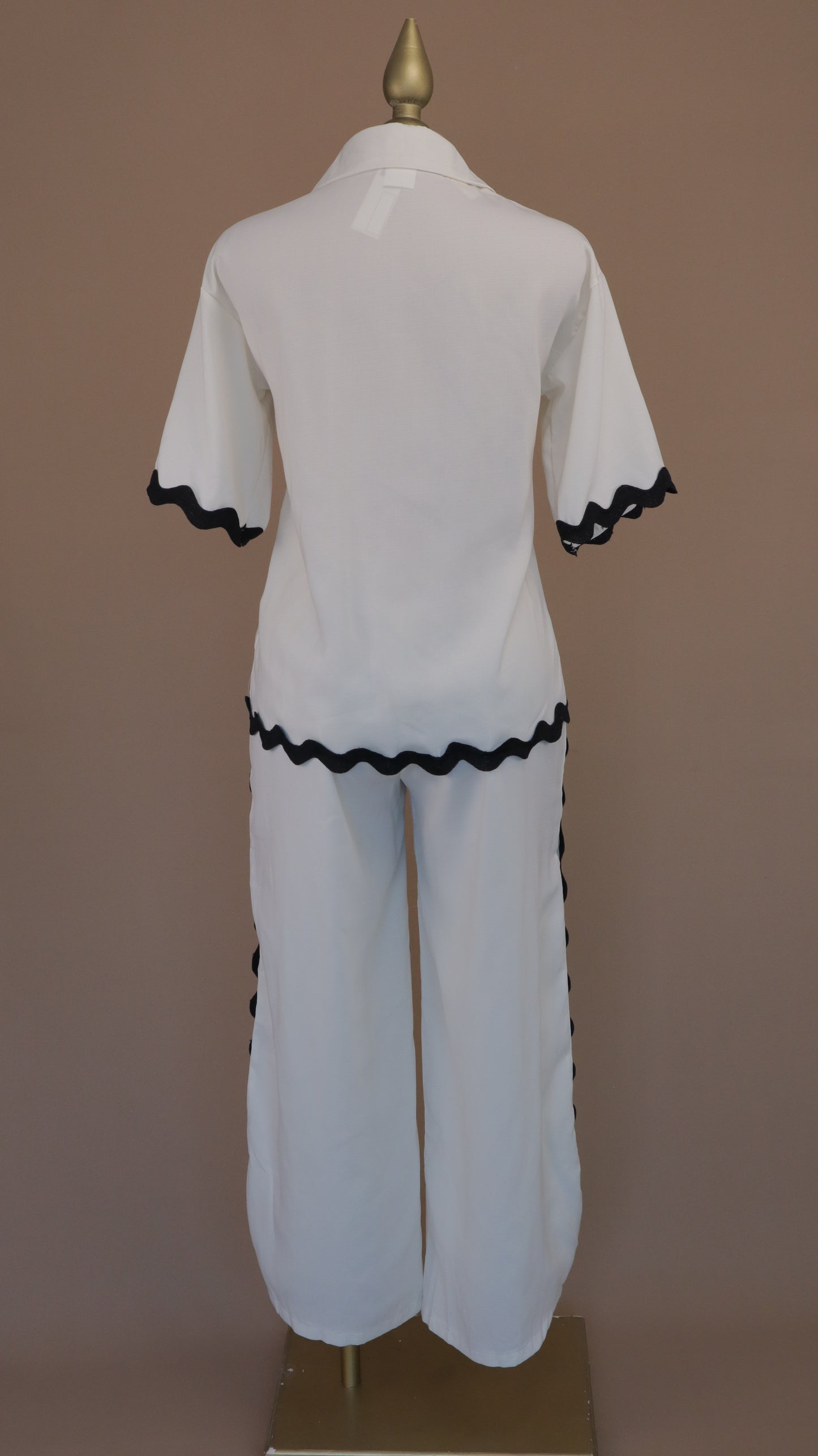 Conjunto de camisa y pantalón fresco