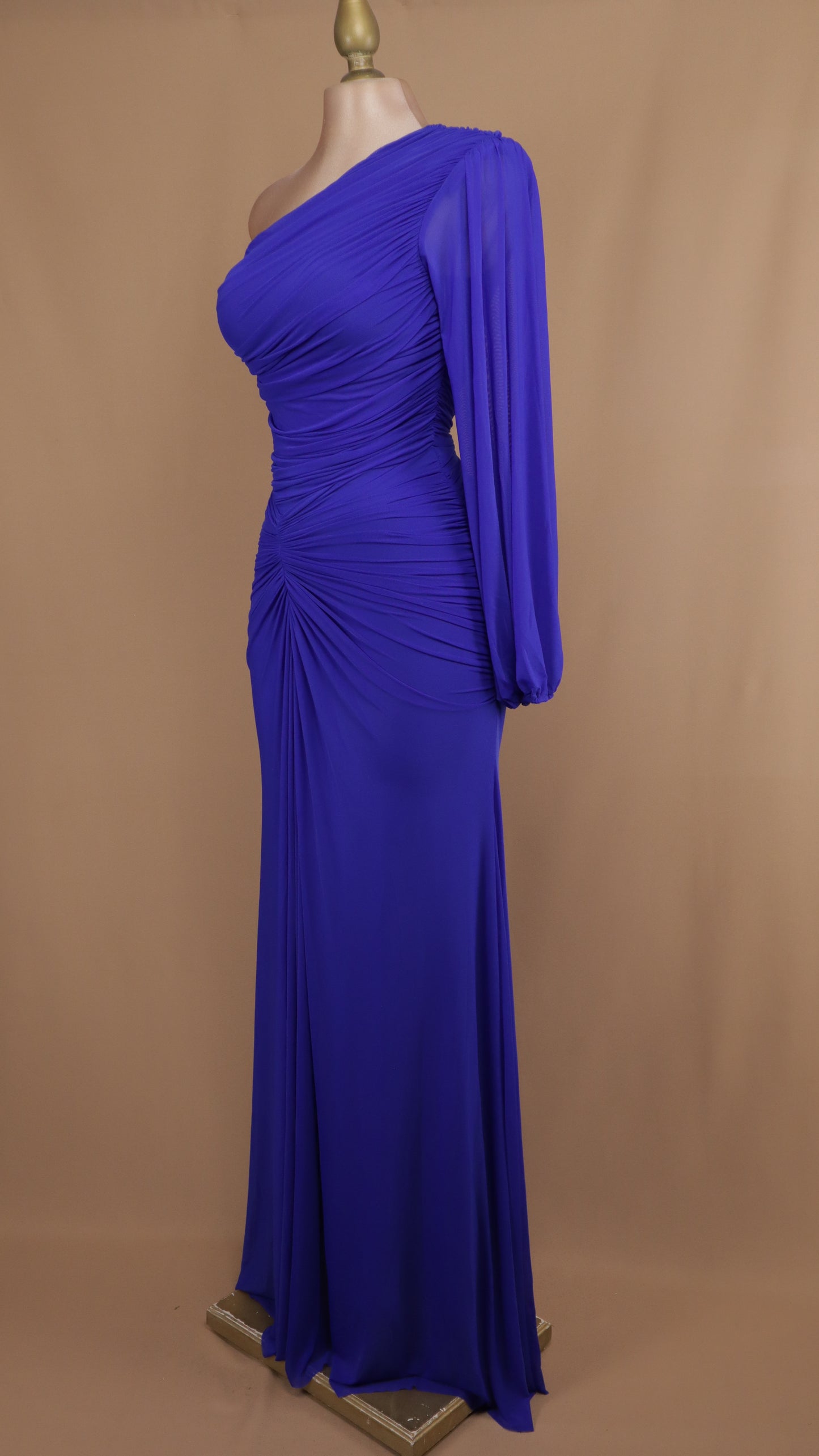 Vestido largo asimétrico manga larga plisado en cintura