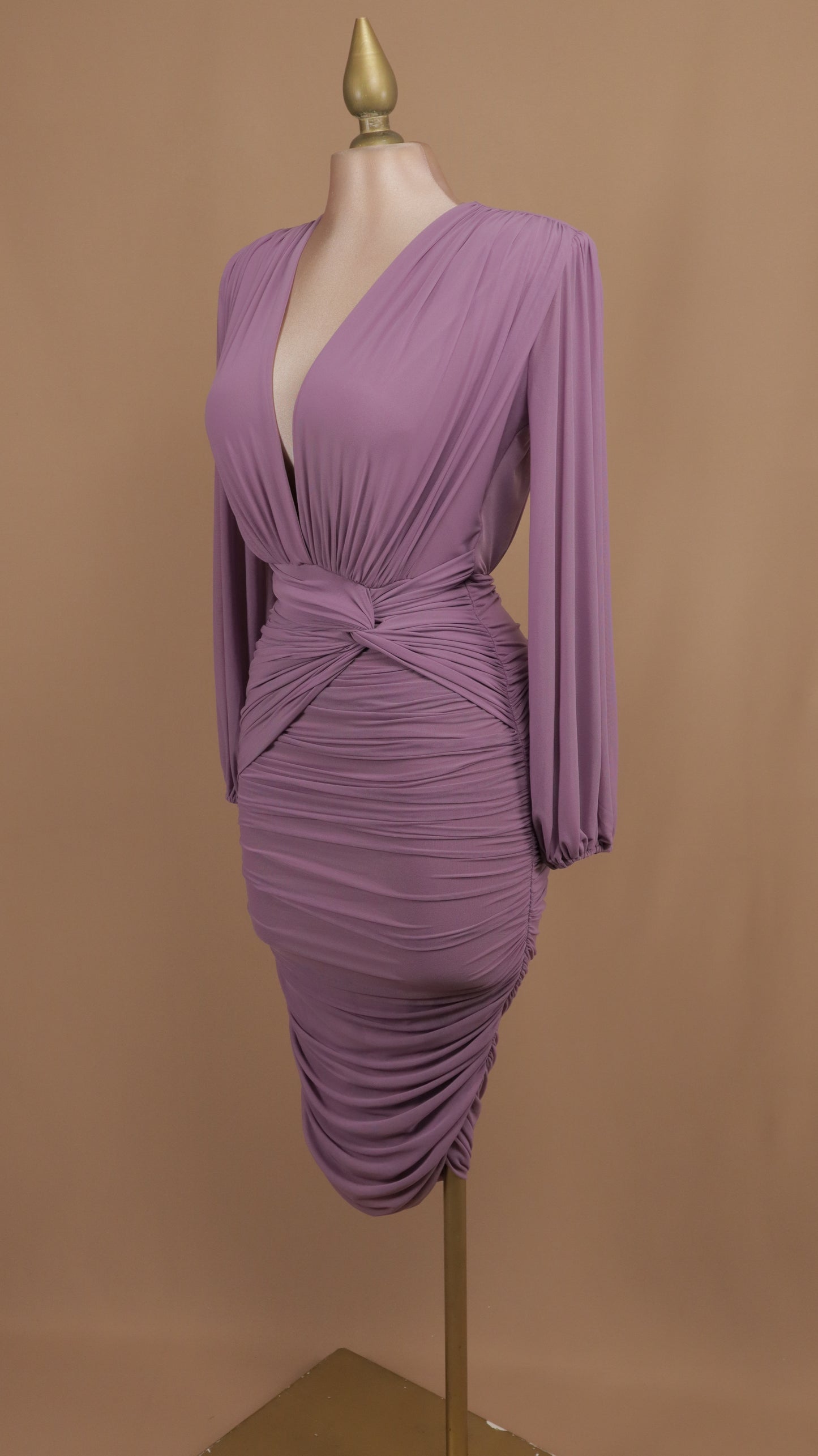 Vestido midi manga larga con plisado en cintura