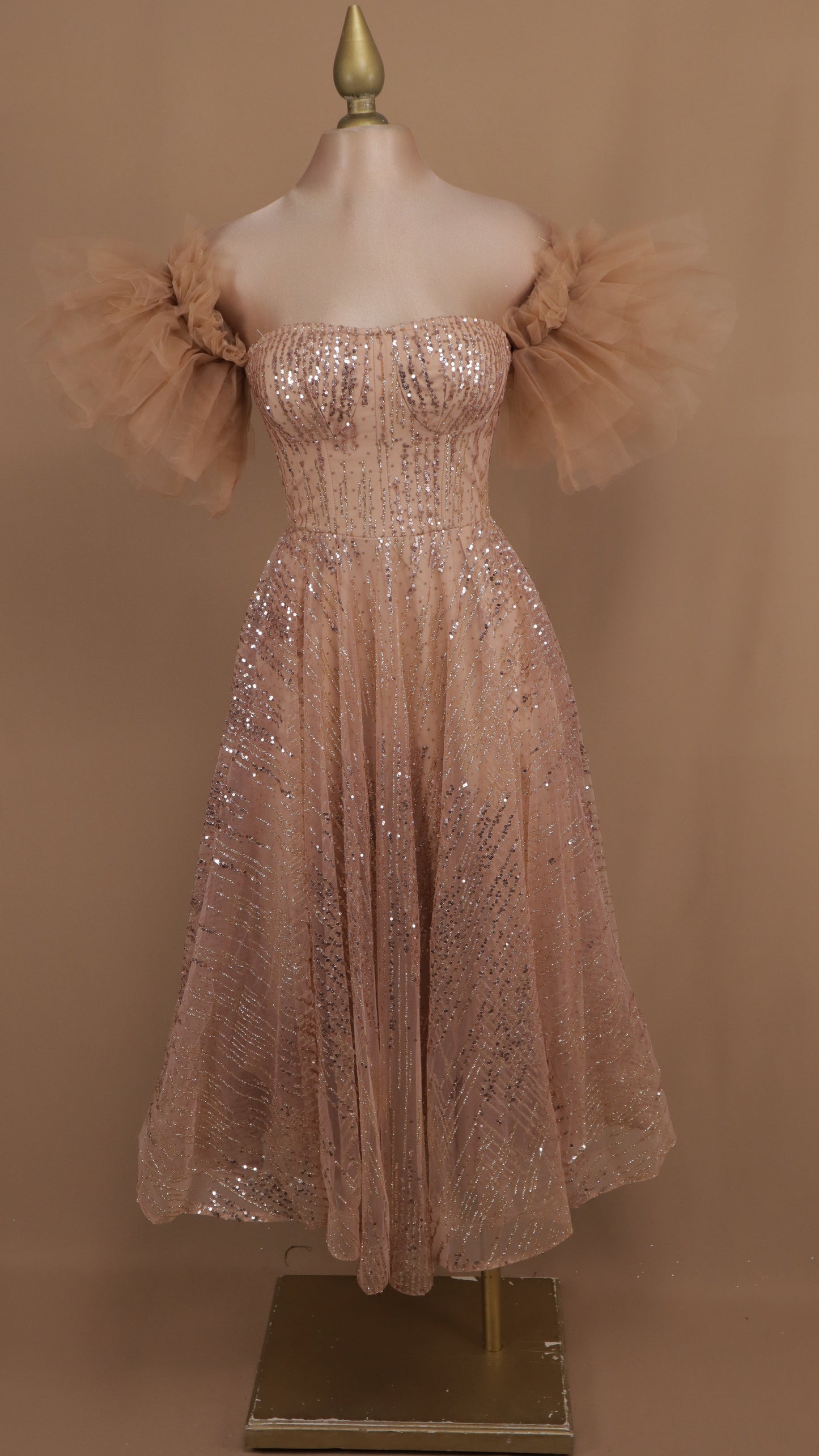 Vestido maxi al hombro con lentejuela