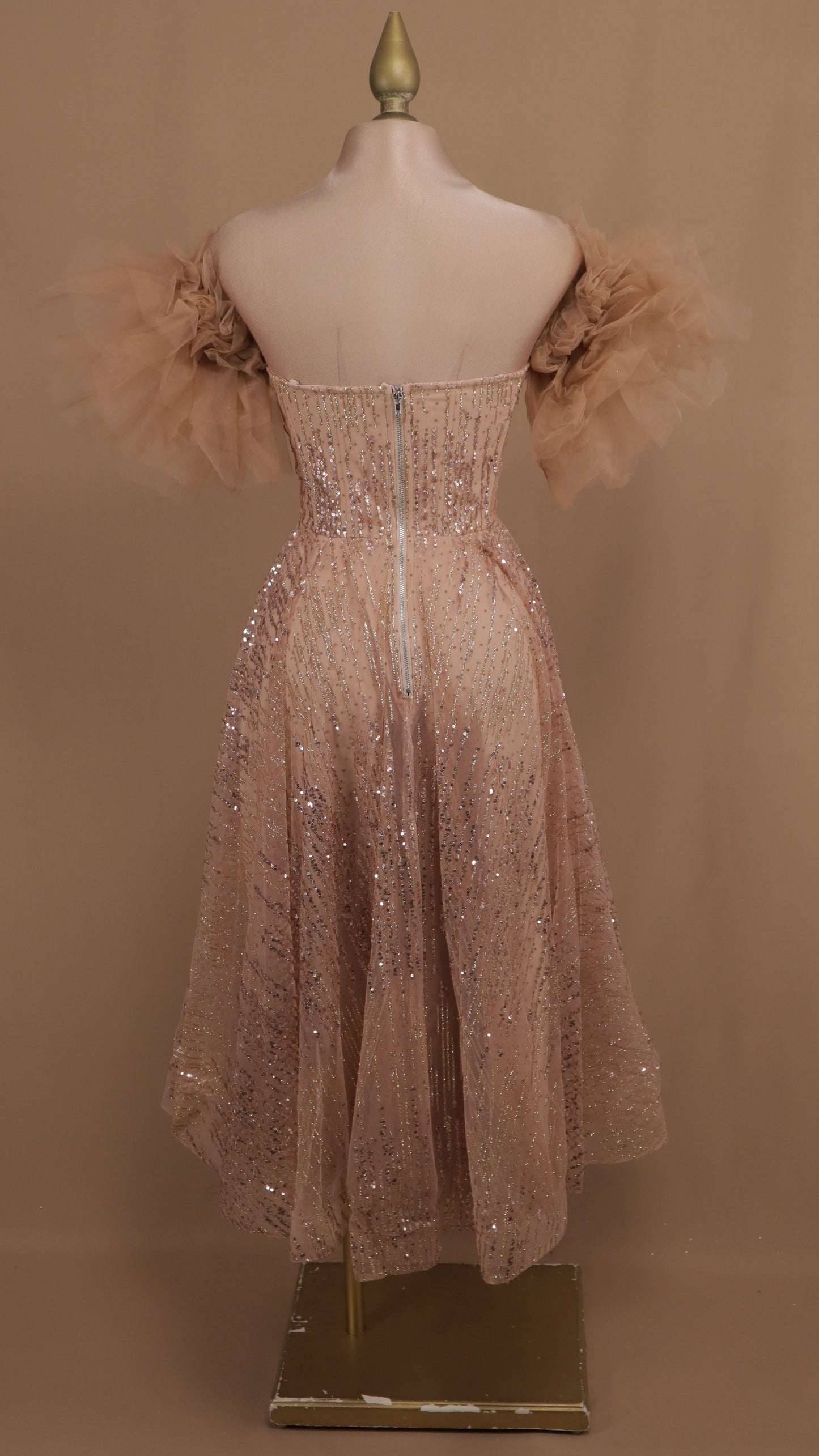 Vestido maxi al hombro con lentejuela