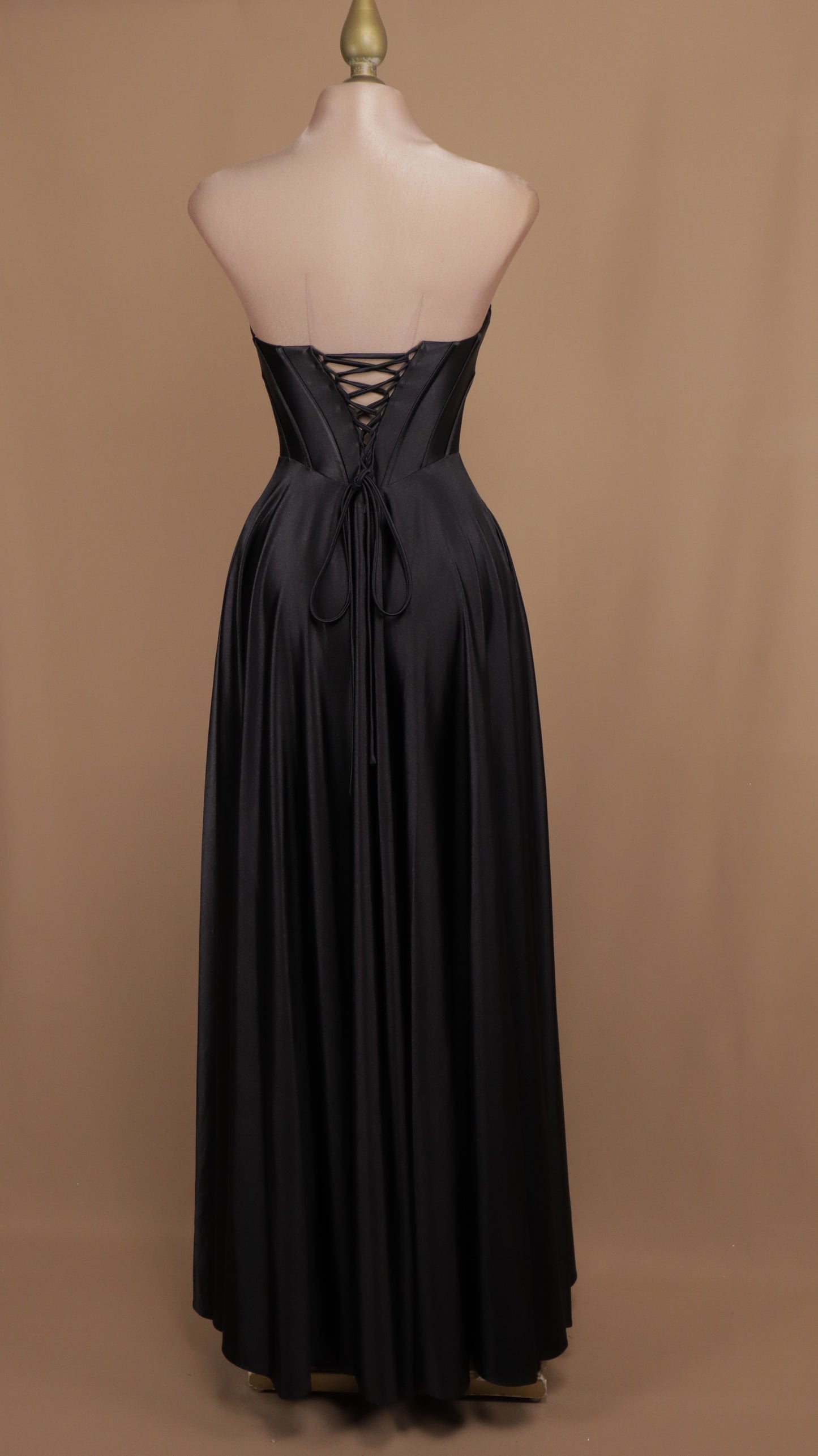 Vestido largo estraple con corset