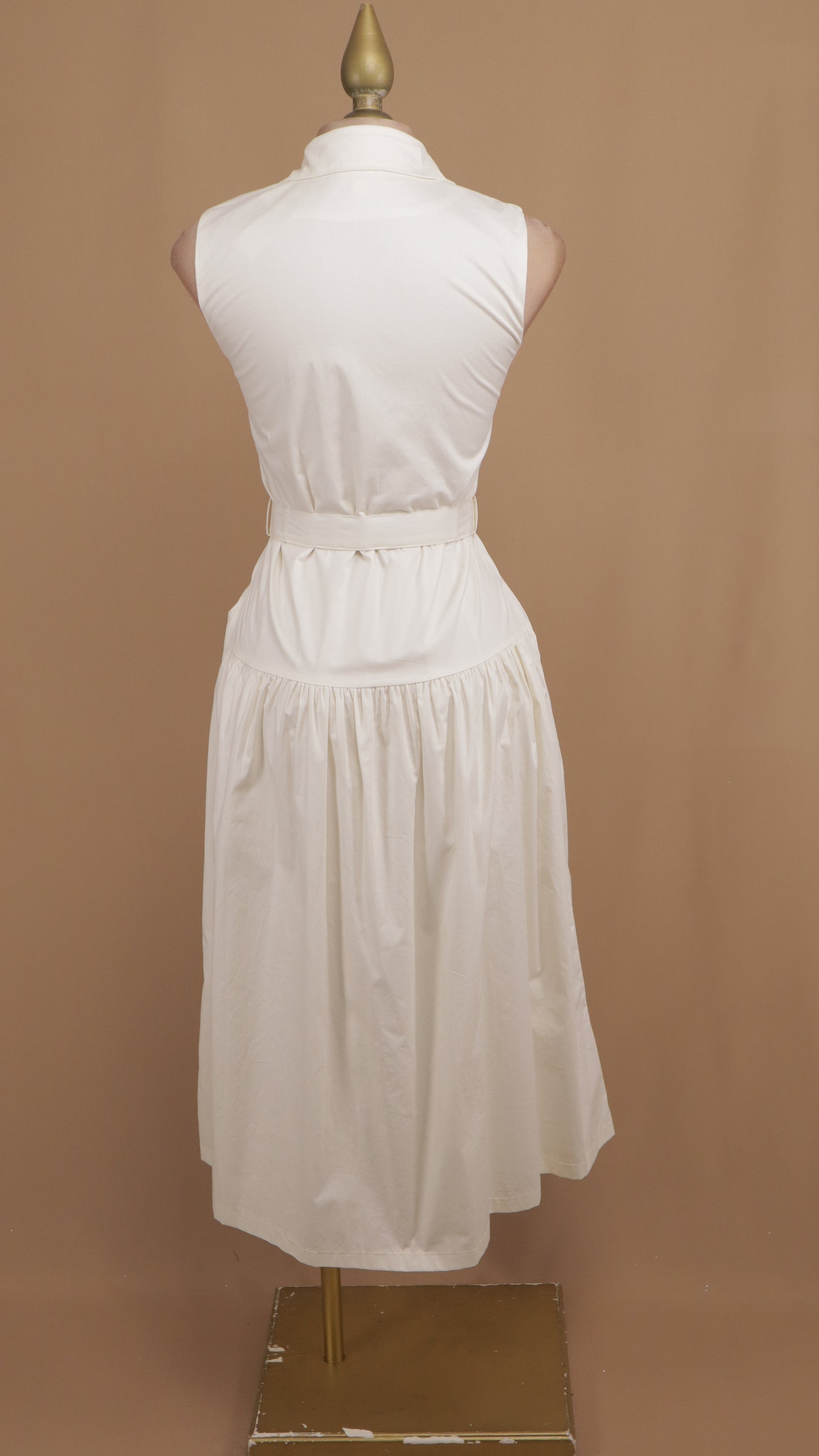 Vestido midi con cuello y cinto