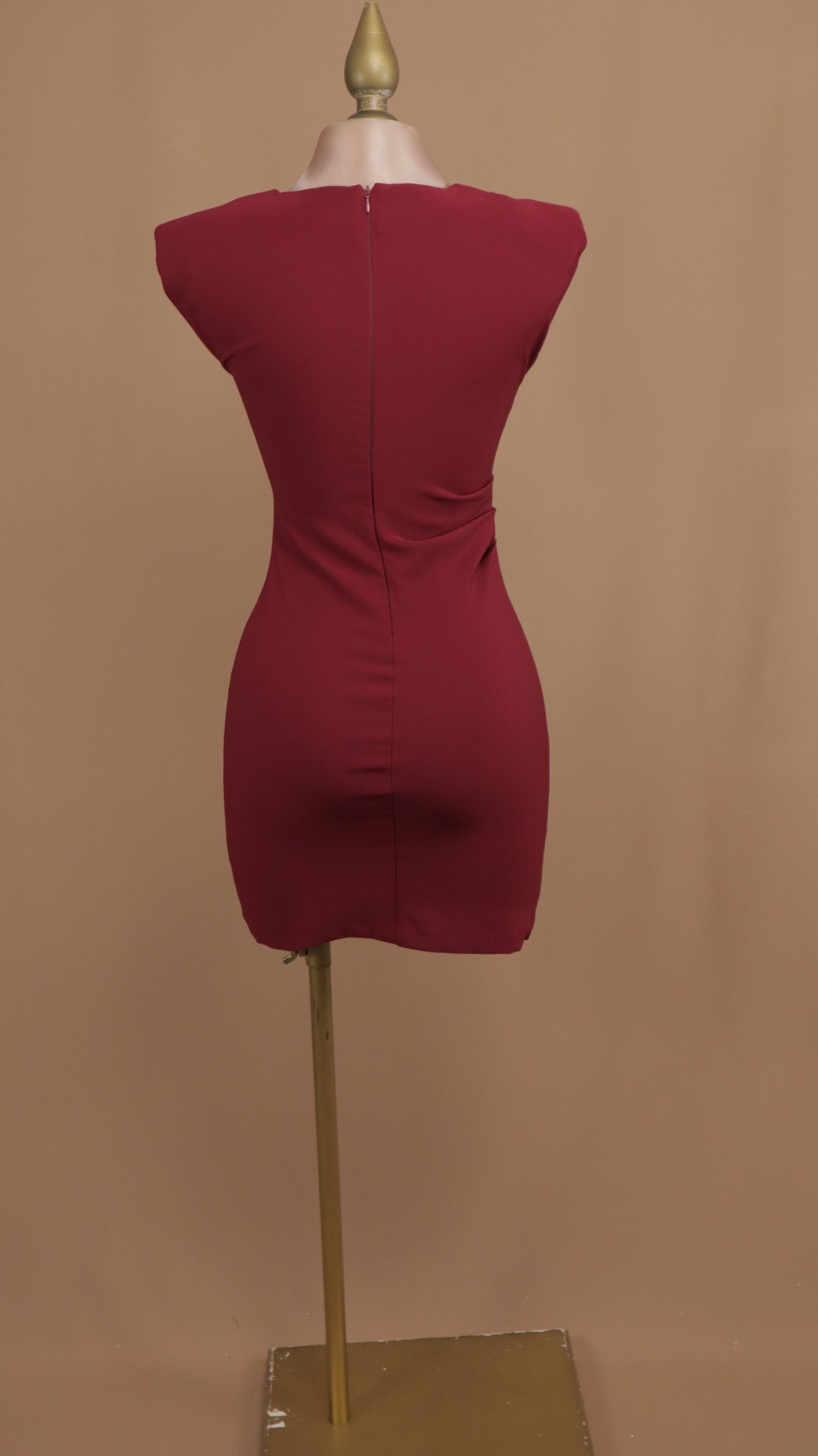 Vestido corto con manga resacada