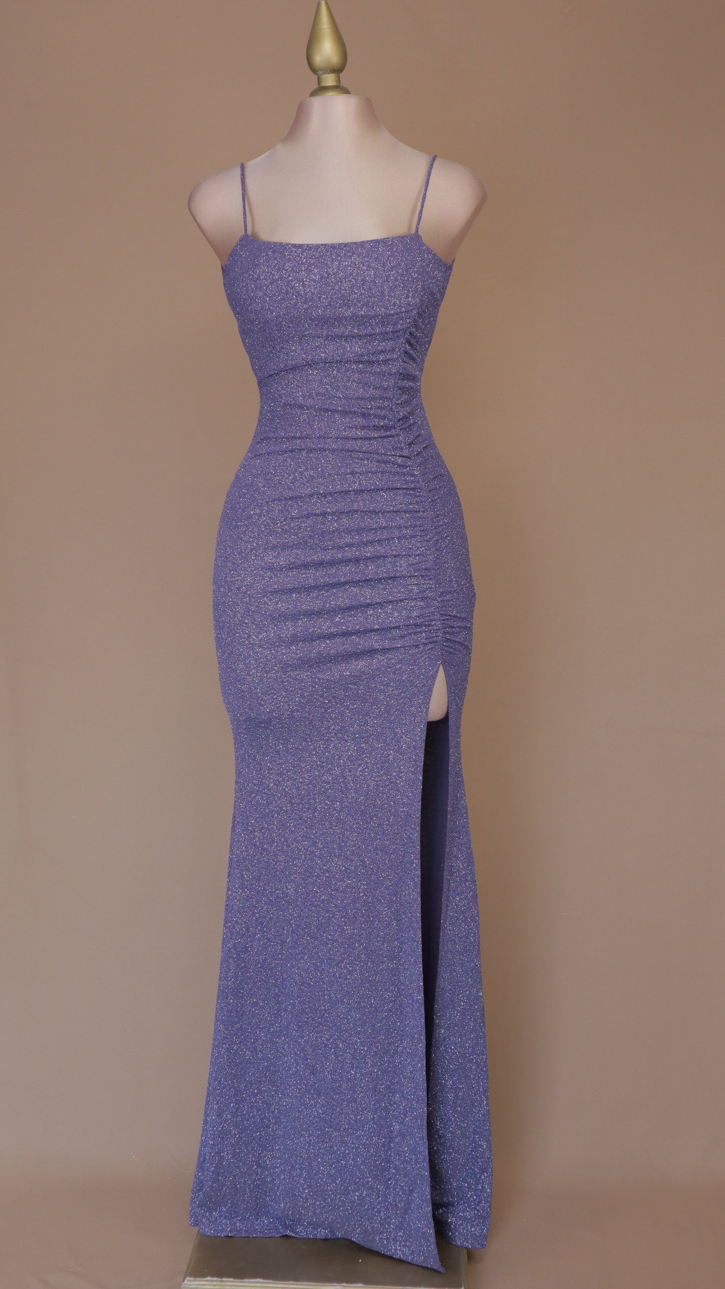 Vestido corrugado con escote en la espalda