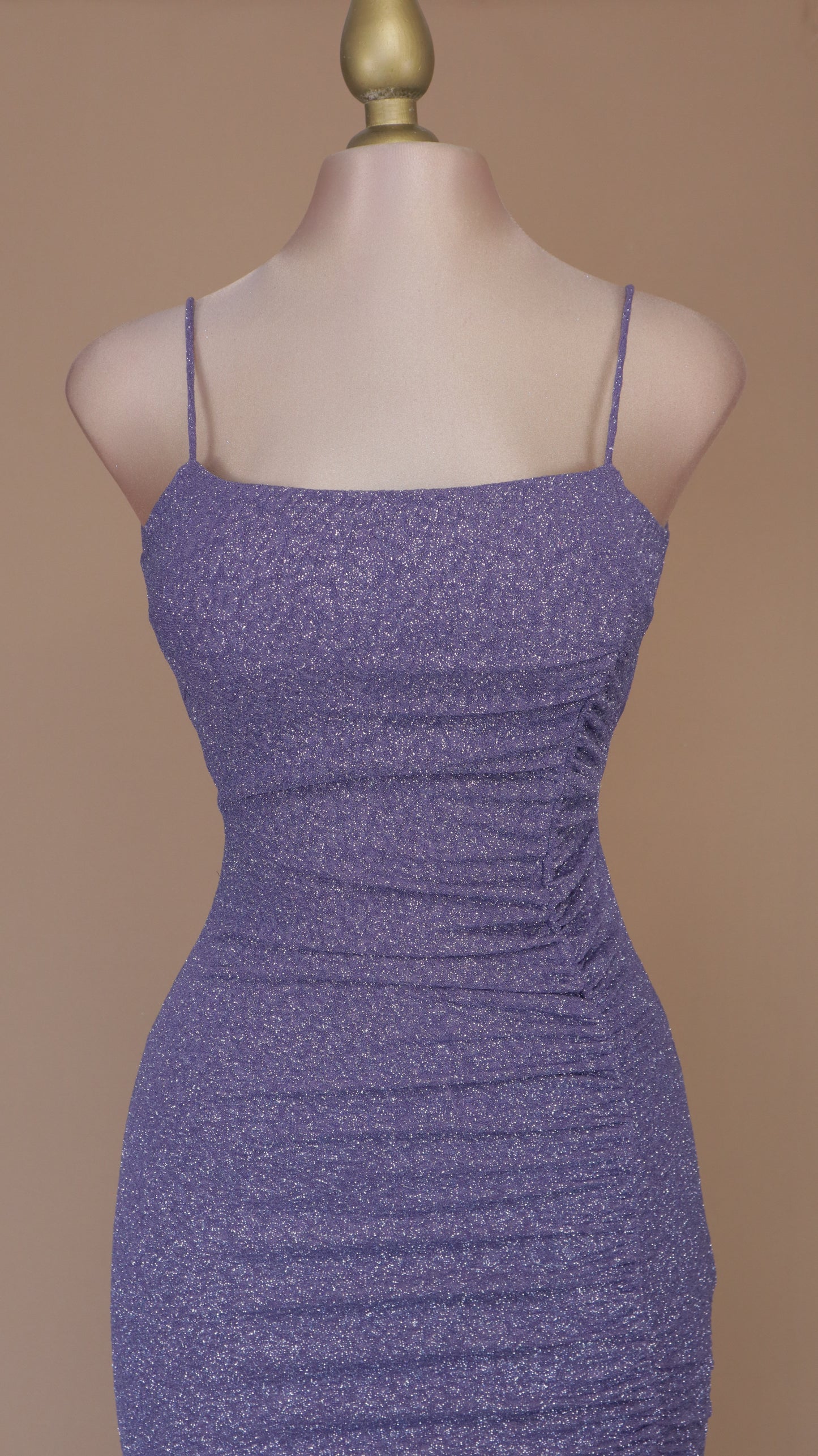 Vestido corrugado con escote en la espalda