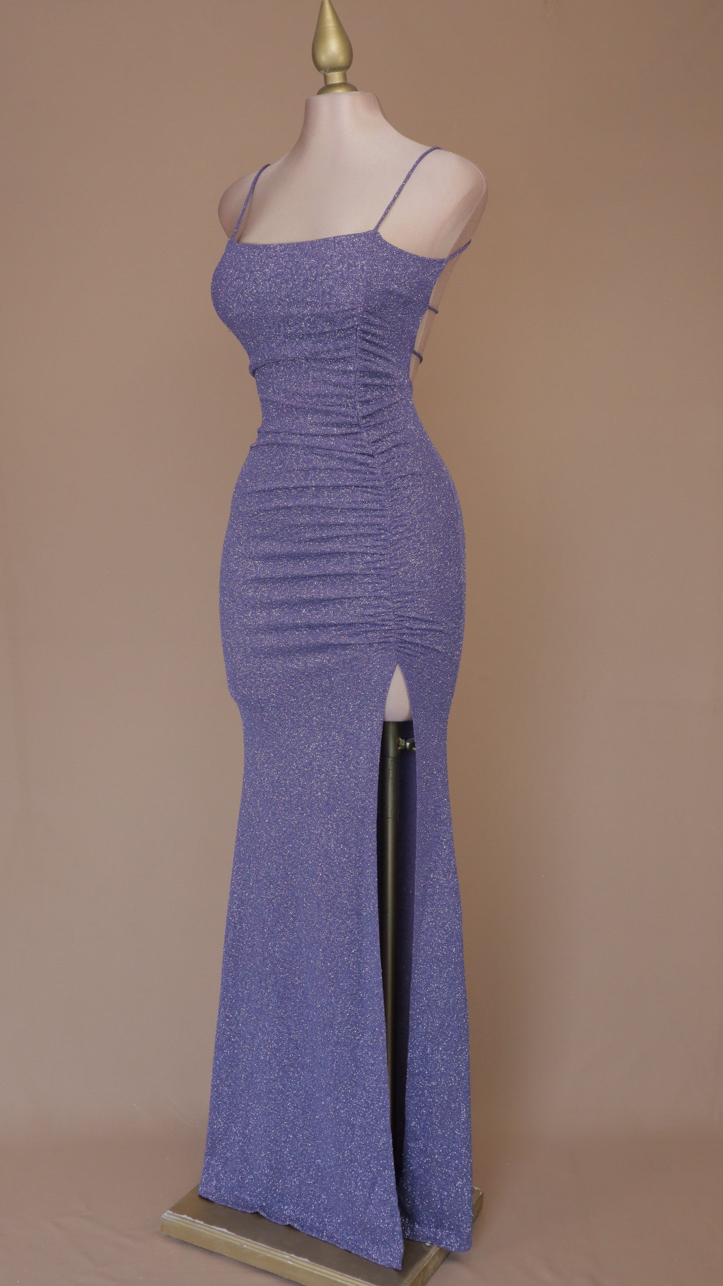 Vestido corrugado con escote en la espalda