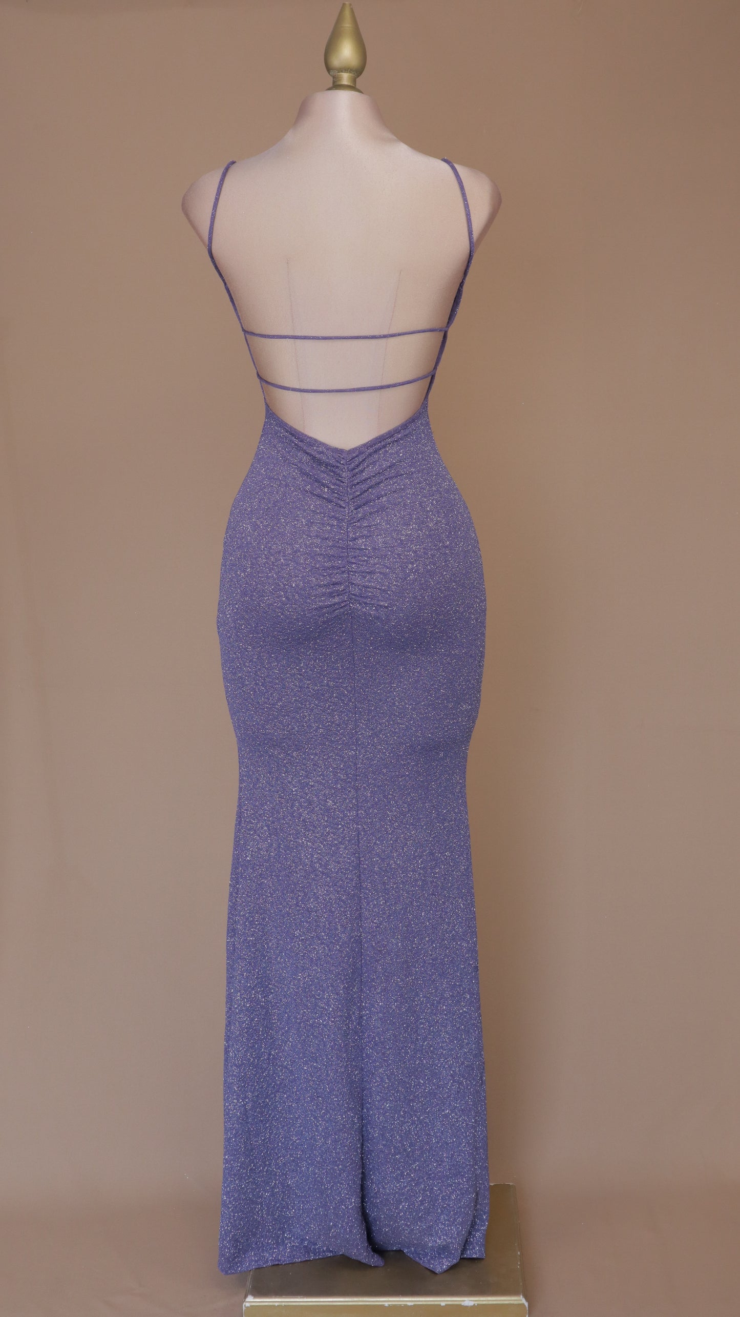 Vestido corrugado con escote en la espalda