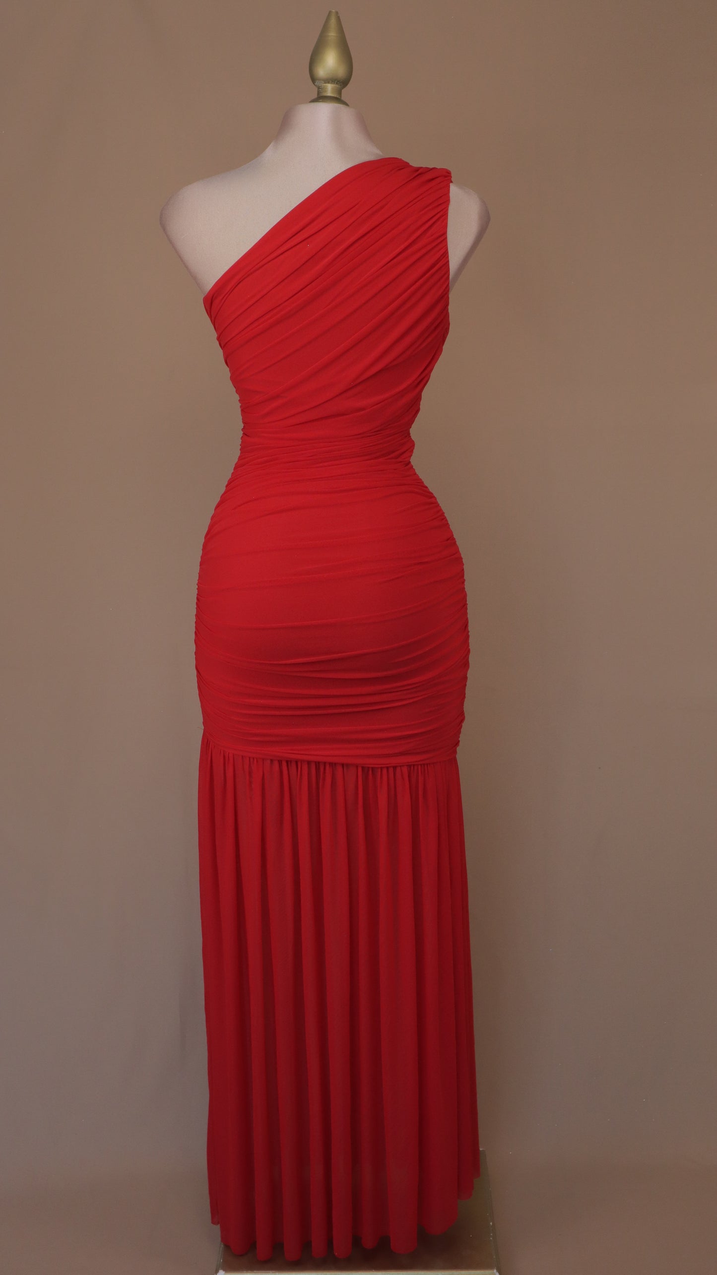 Vestido largo asimétrico y corrugado