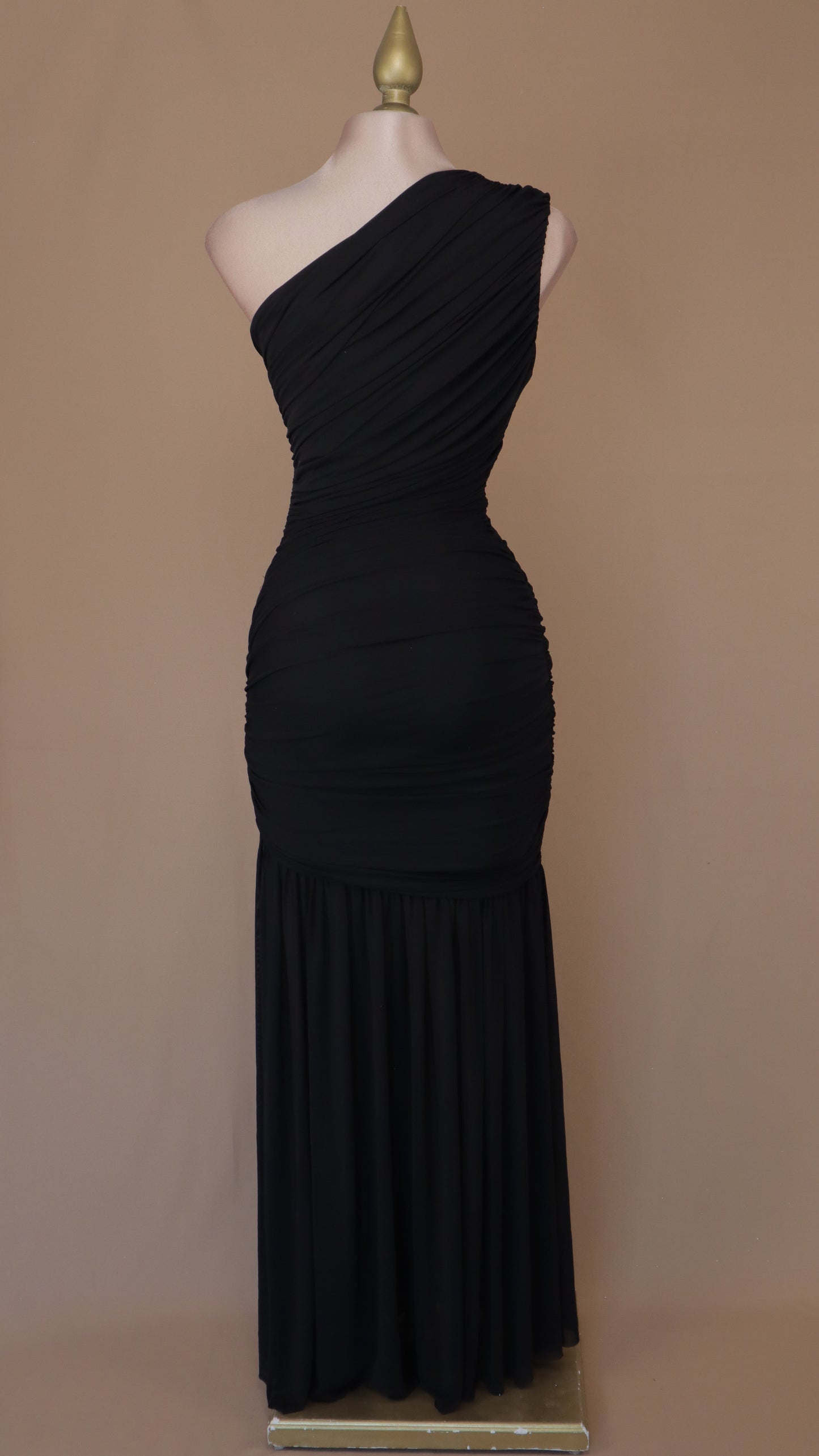 Vestido largo asimétrico y corrugado