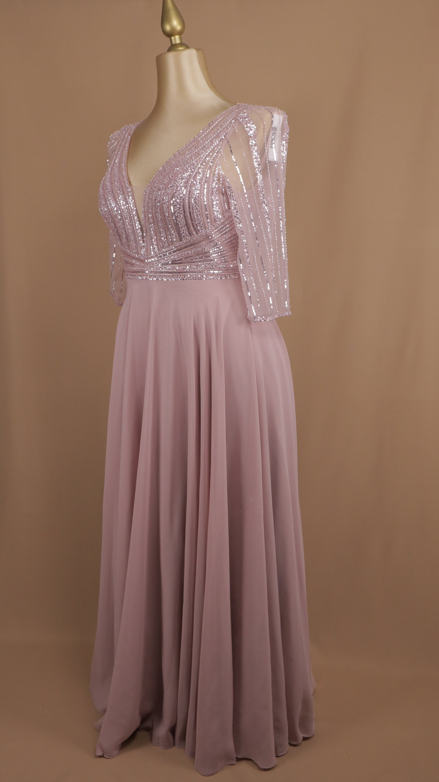 Vestido talla extra con manga larga y aplicación