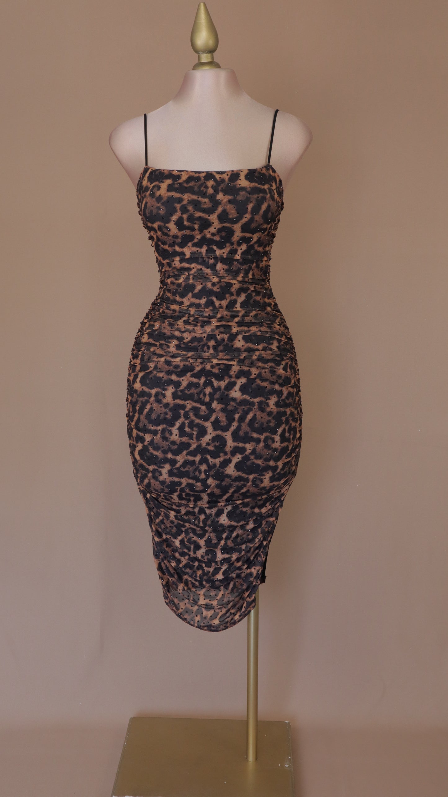 Vestido maxi animal print con escote cruzado en la espalda