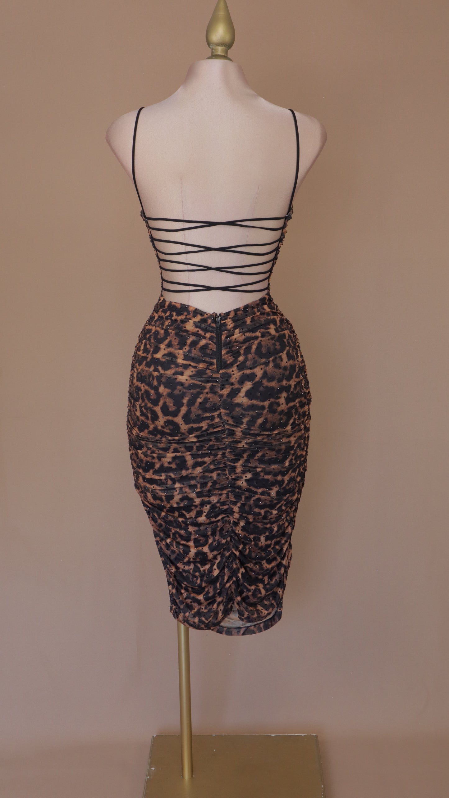 Vestido maxi animal print con escote cruzado en la espalda