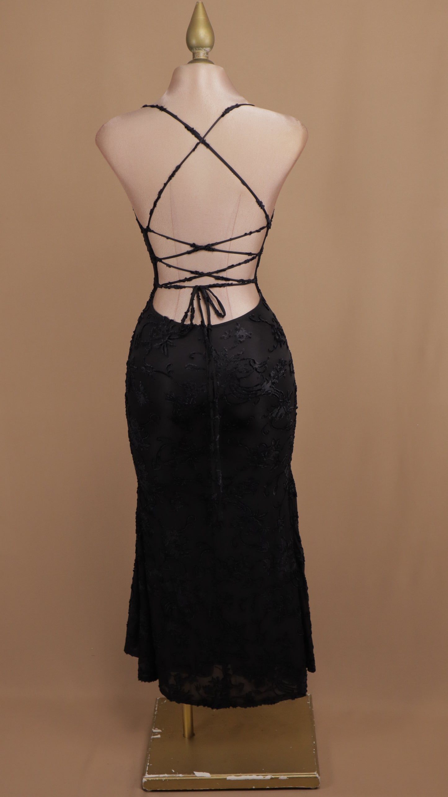 Vestido midi con terciopelo en 3D y corset