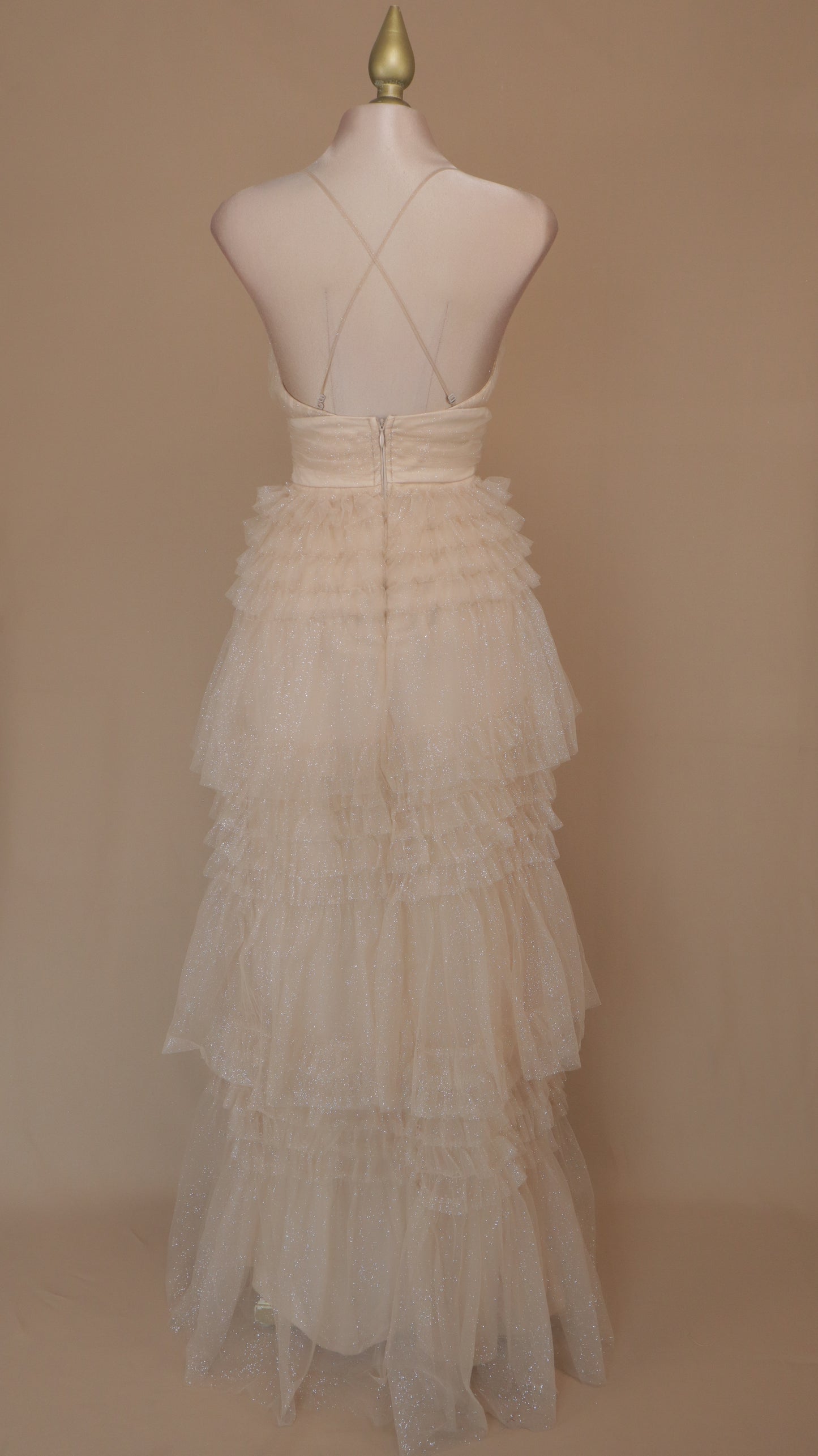 Vestido largo con olanes en falda