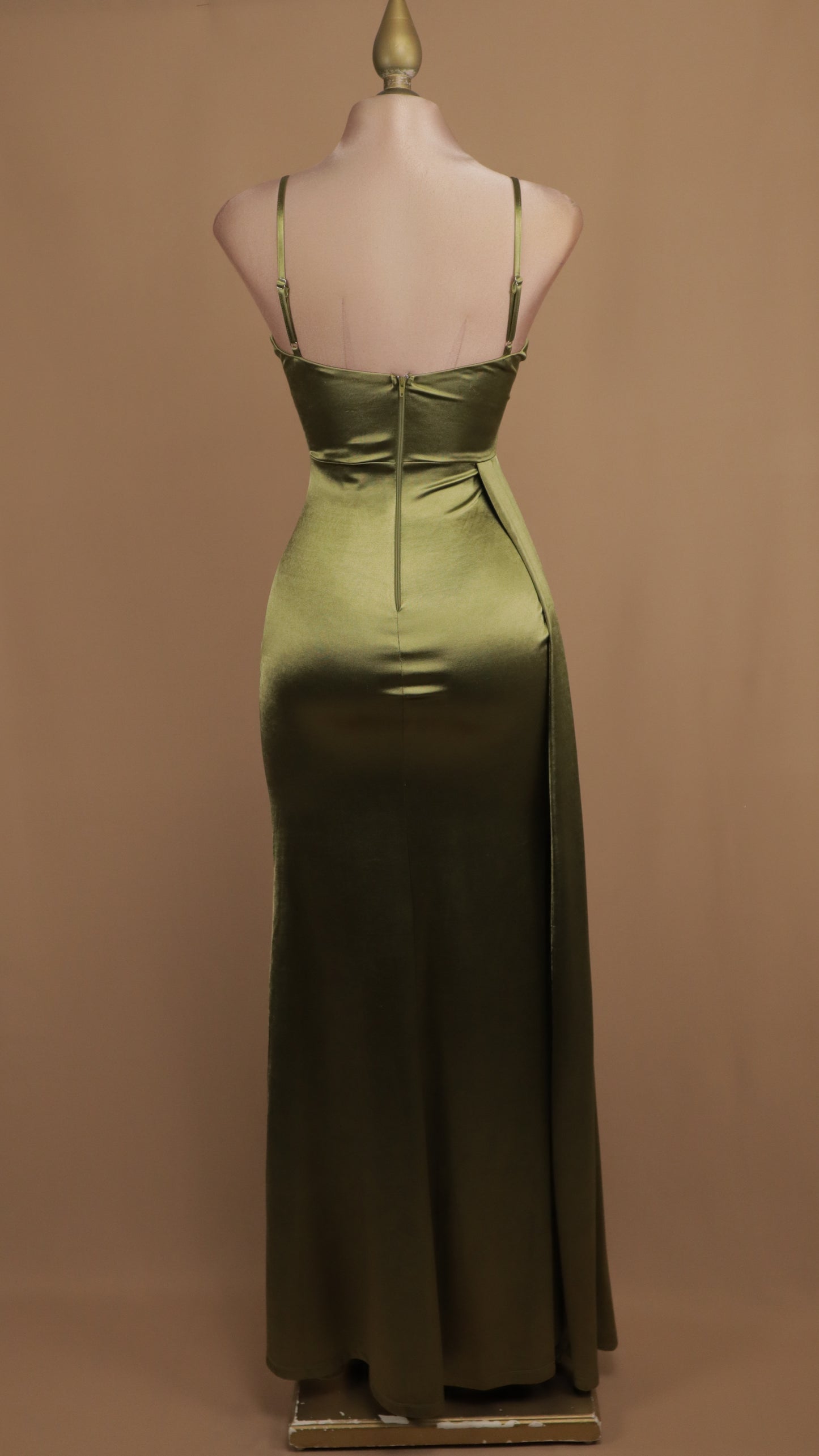 Vestido largo escote en V de tirantes con estola