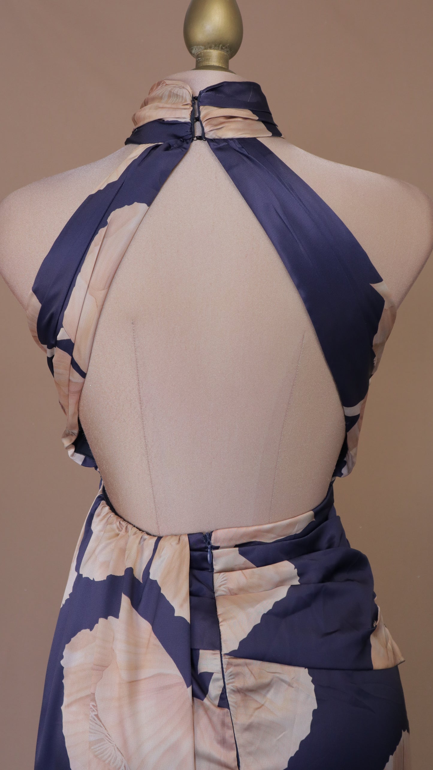 Vestido largo estampado cuello halter