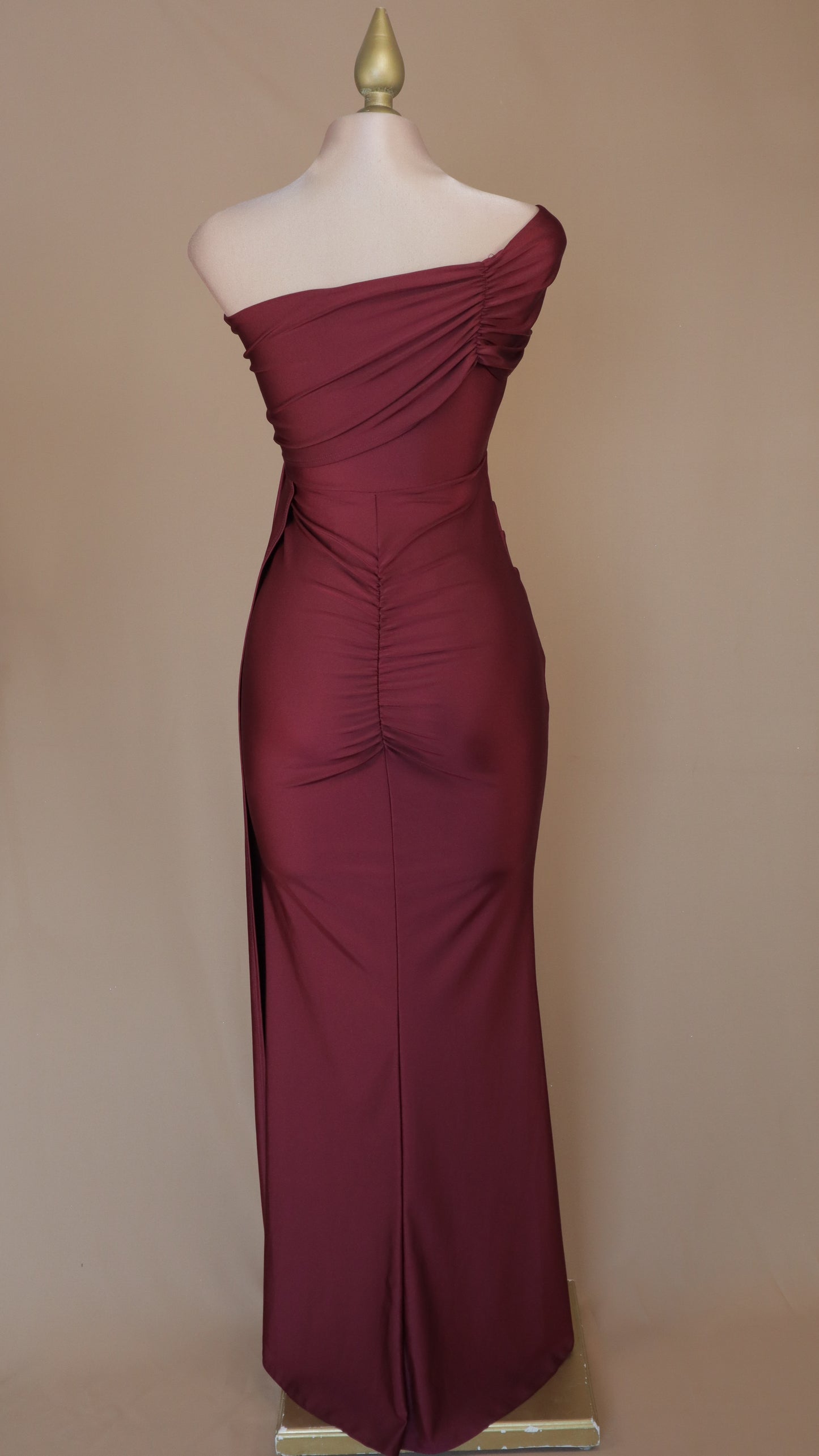 Vestido largo de licra con estola