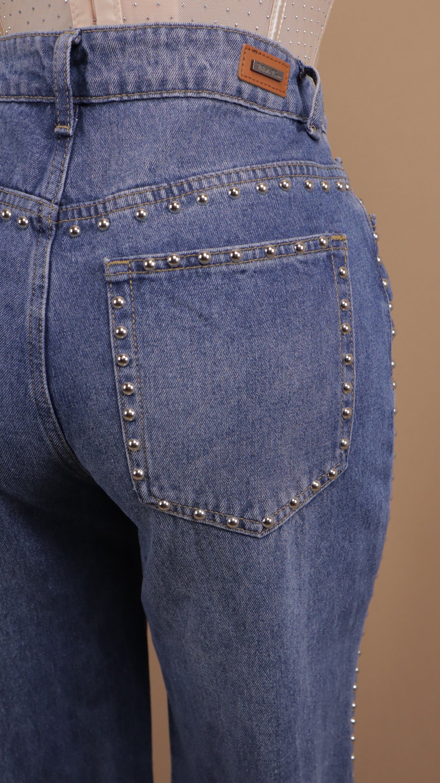 Pantalón de mezclilla con estoperol