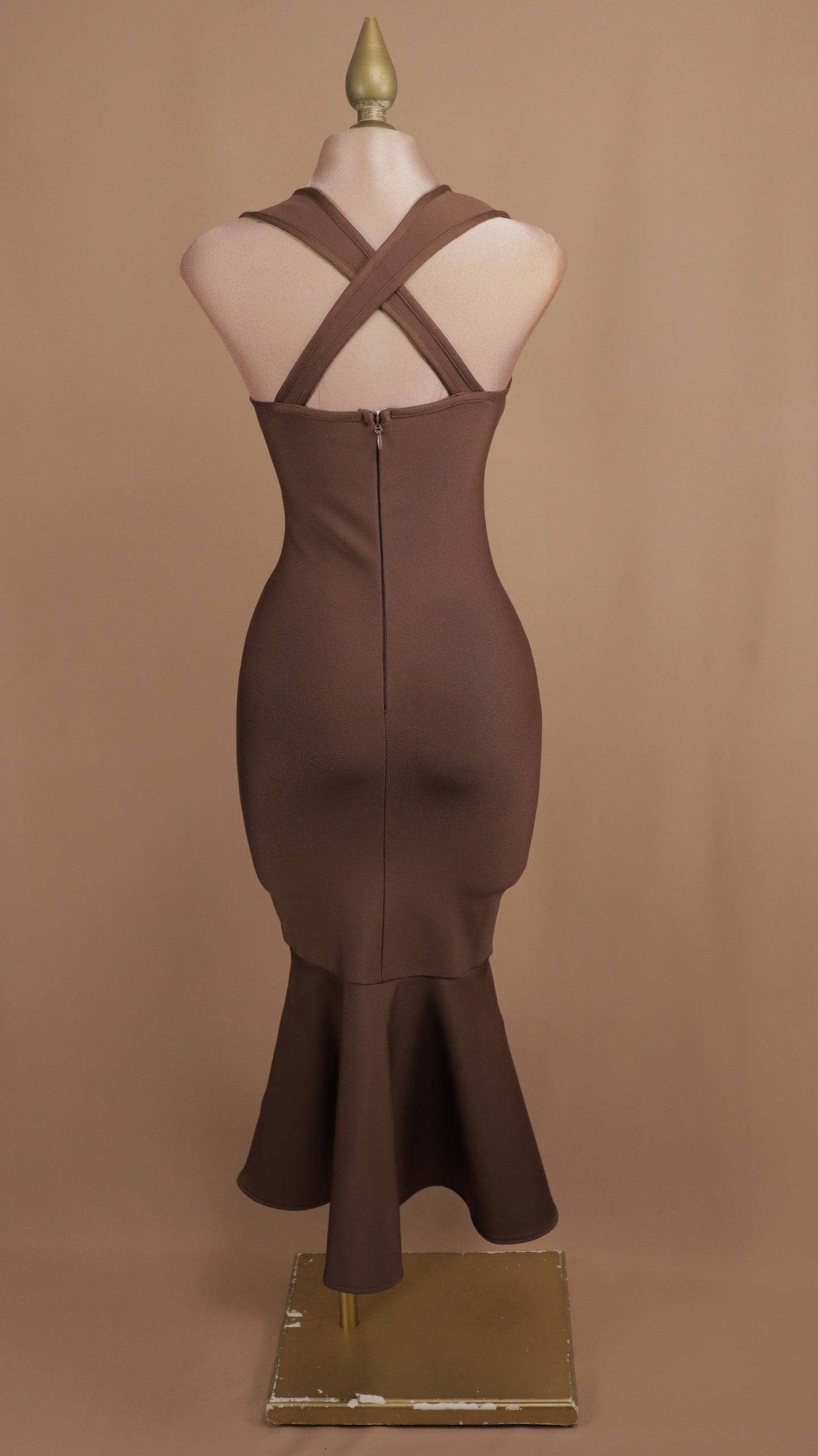 Vestido midi de bandage con escote cruzado en la espalda