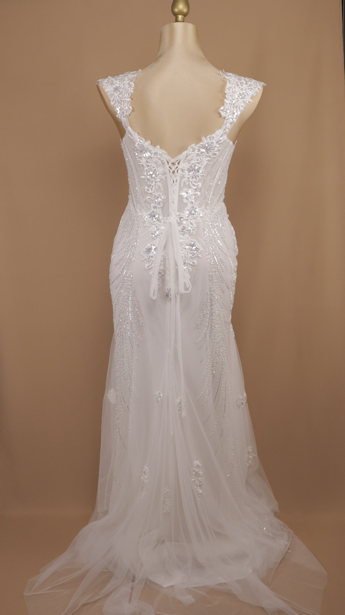 Vestido largo blanco plus size con aplicación en 3D