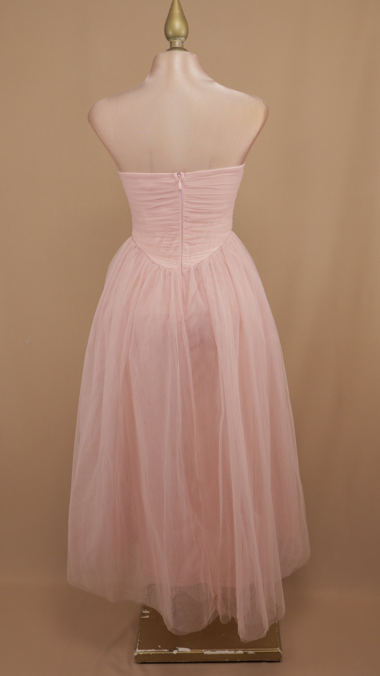 Vestido maxi estraple de tull con escote en cintura