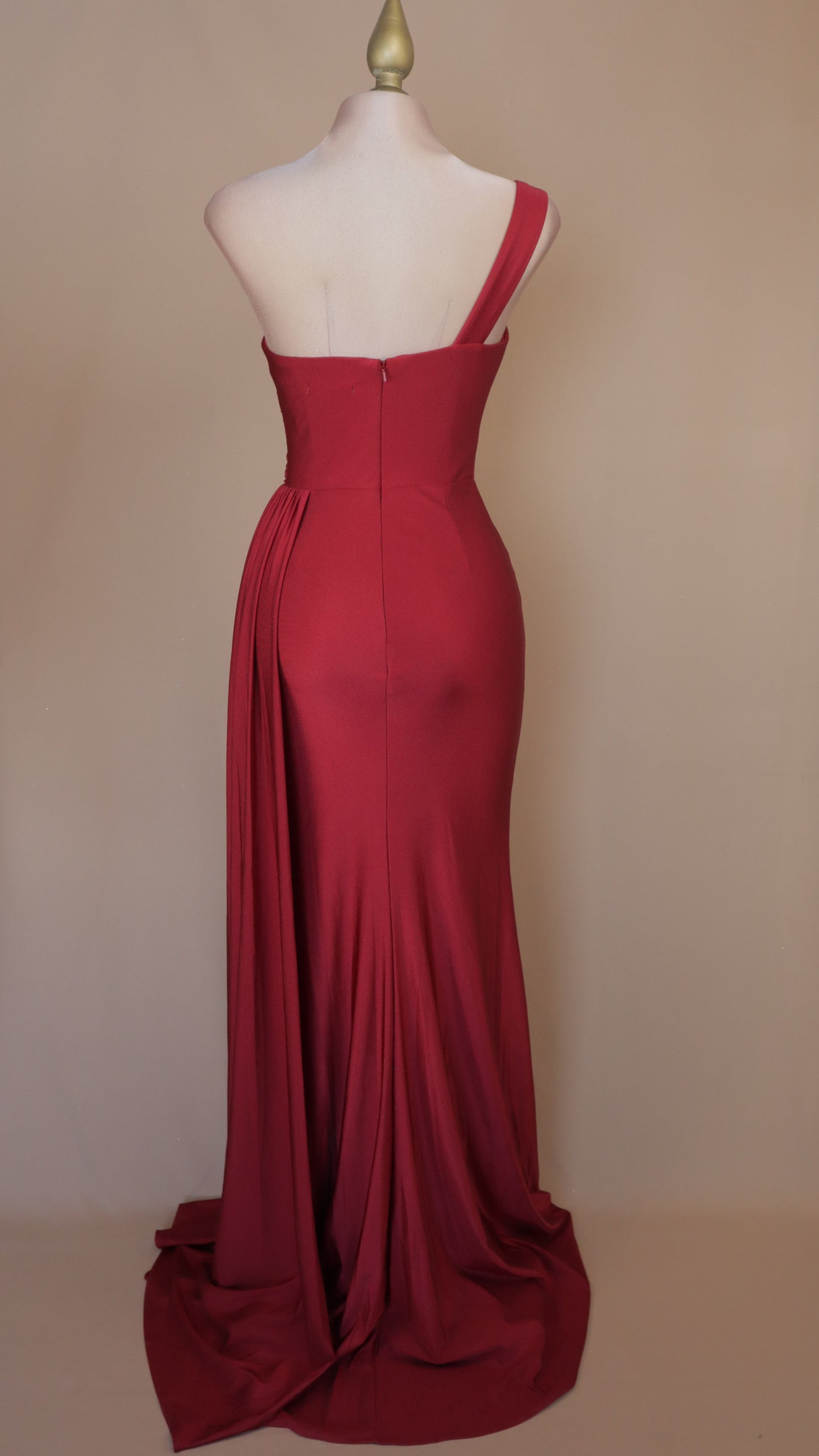 Vestido largo escote asimétrico de licra